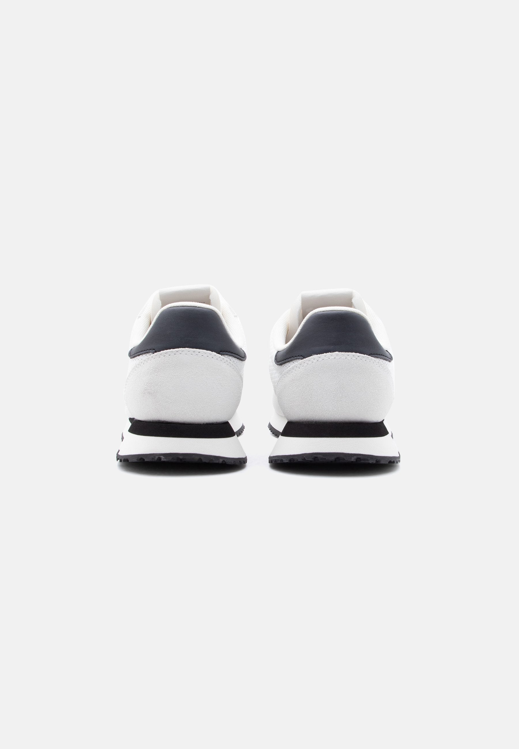 LOGO SUEDE CONTRAST HEEL TRAINERS - Trainers - ecru/black