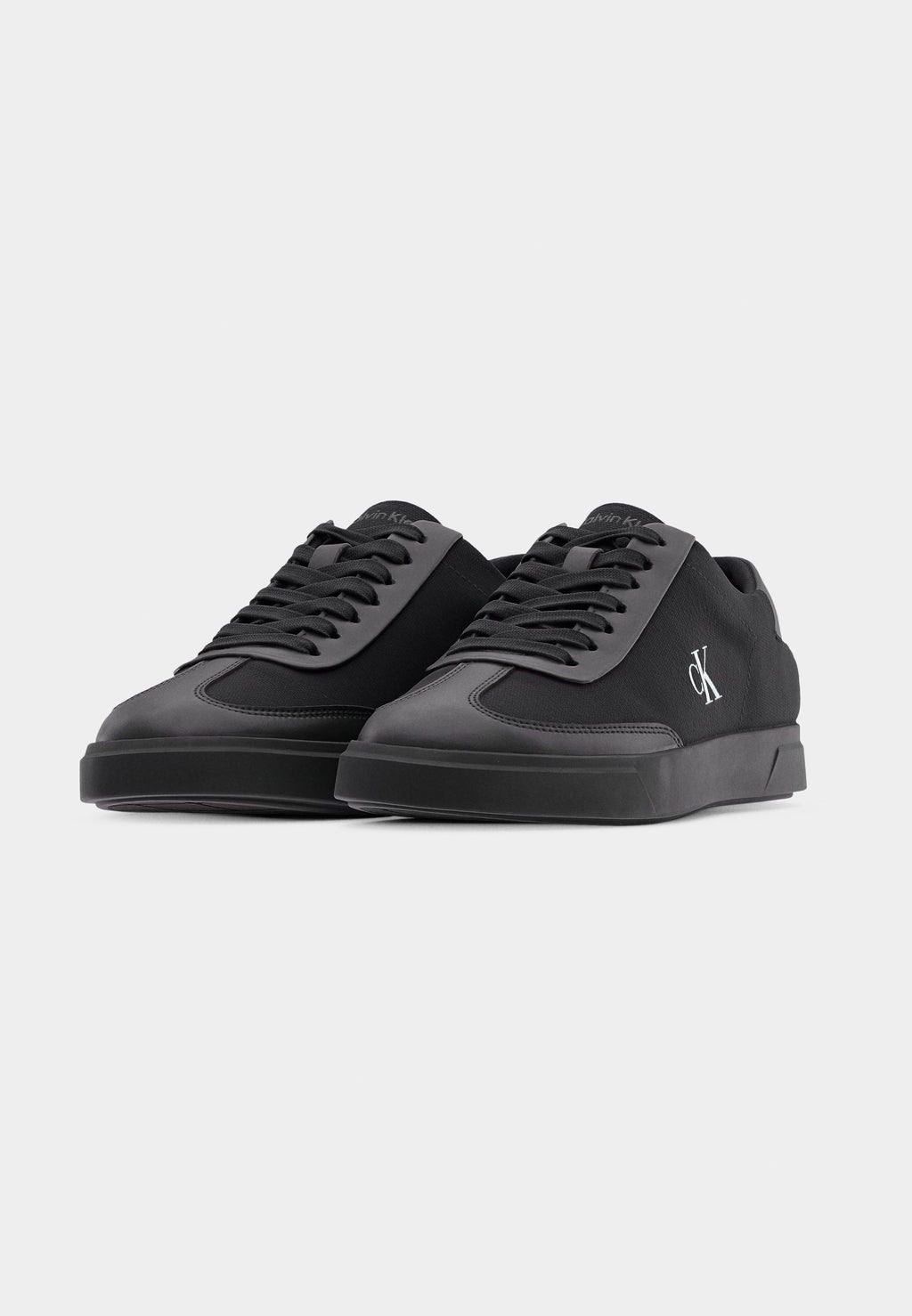 Trainers - triple black