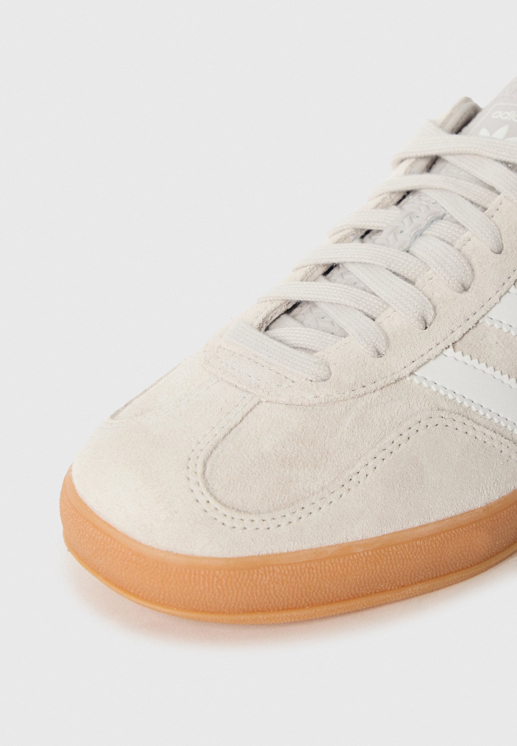GAZELLE INDOOR UNISEX - Trainers - chalk pearl/core white/gum