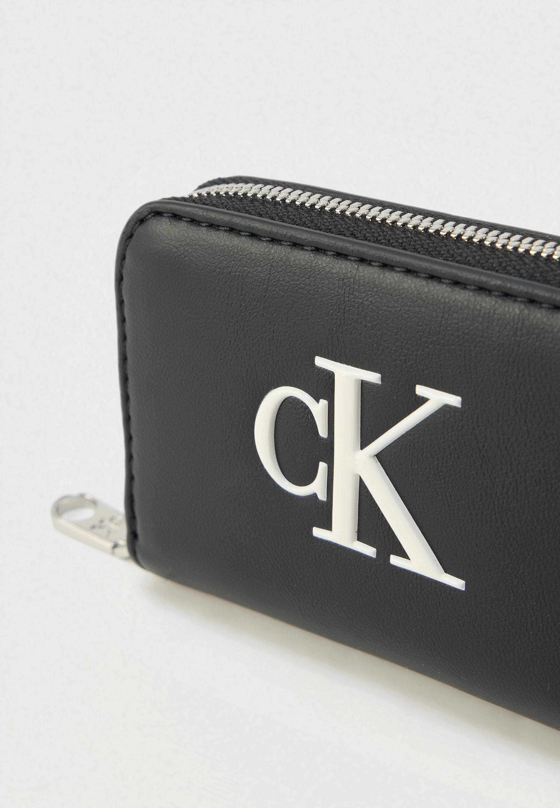 BOLD MEDIUM ZIP AROUND - Wallet - black/white