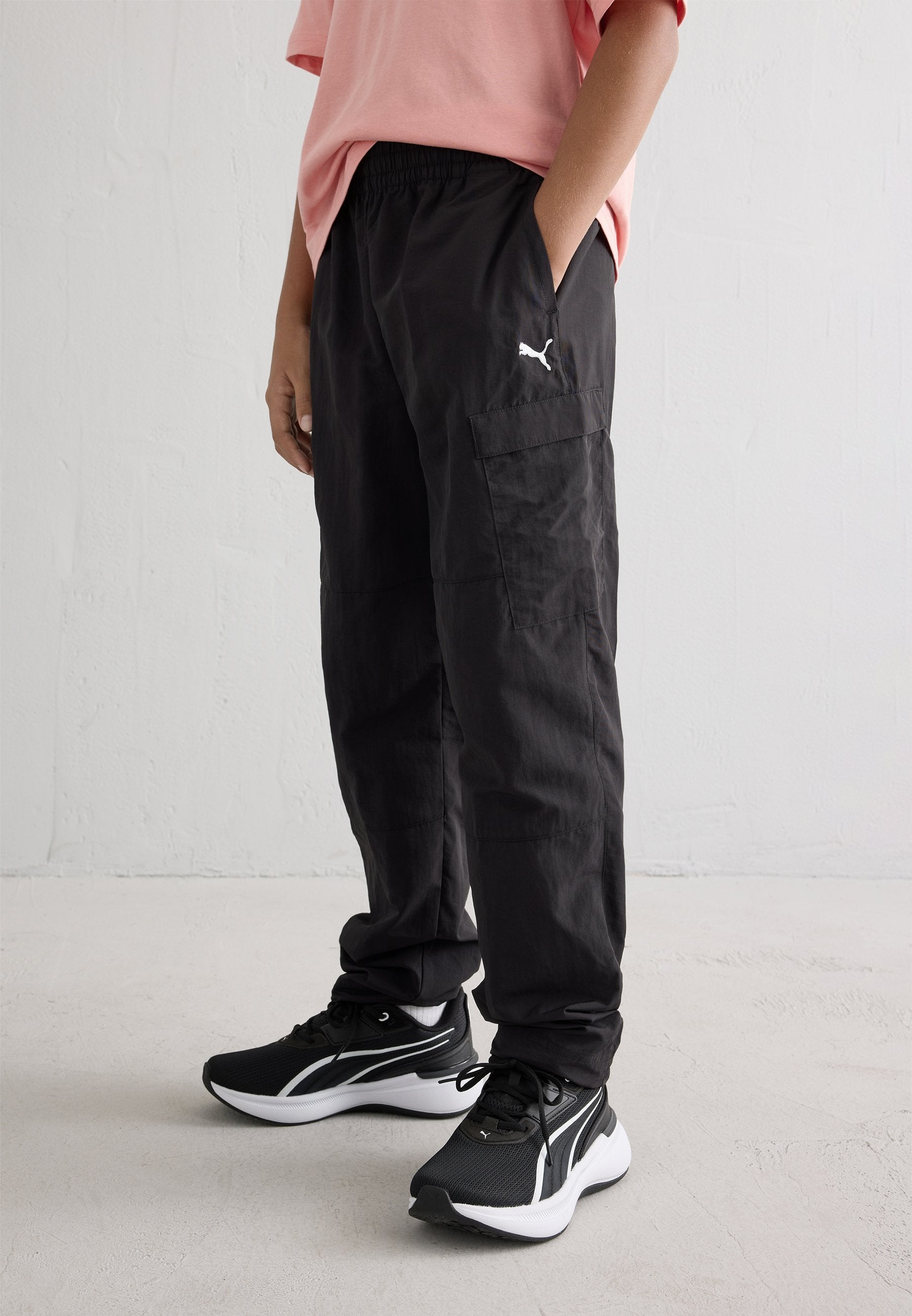 WARDROBE ESS RELAXED CARGO - Outdoor trousers - black