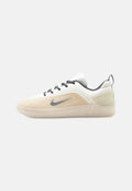 ZOOM NYJAH 4 UNISEX - Chaussures de skate - desert khaki/dark smoke grey