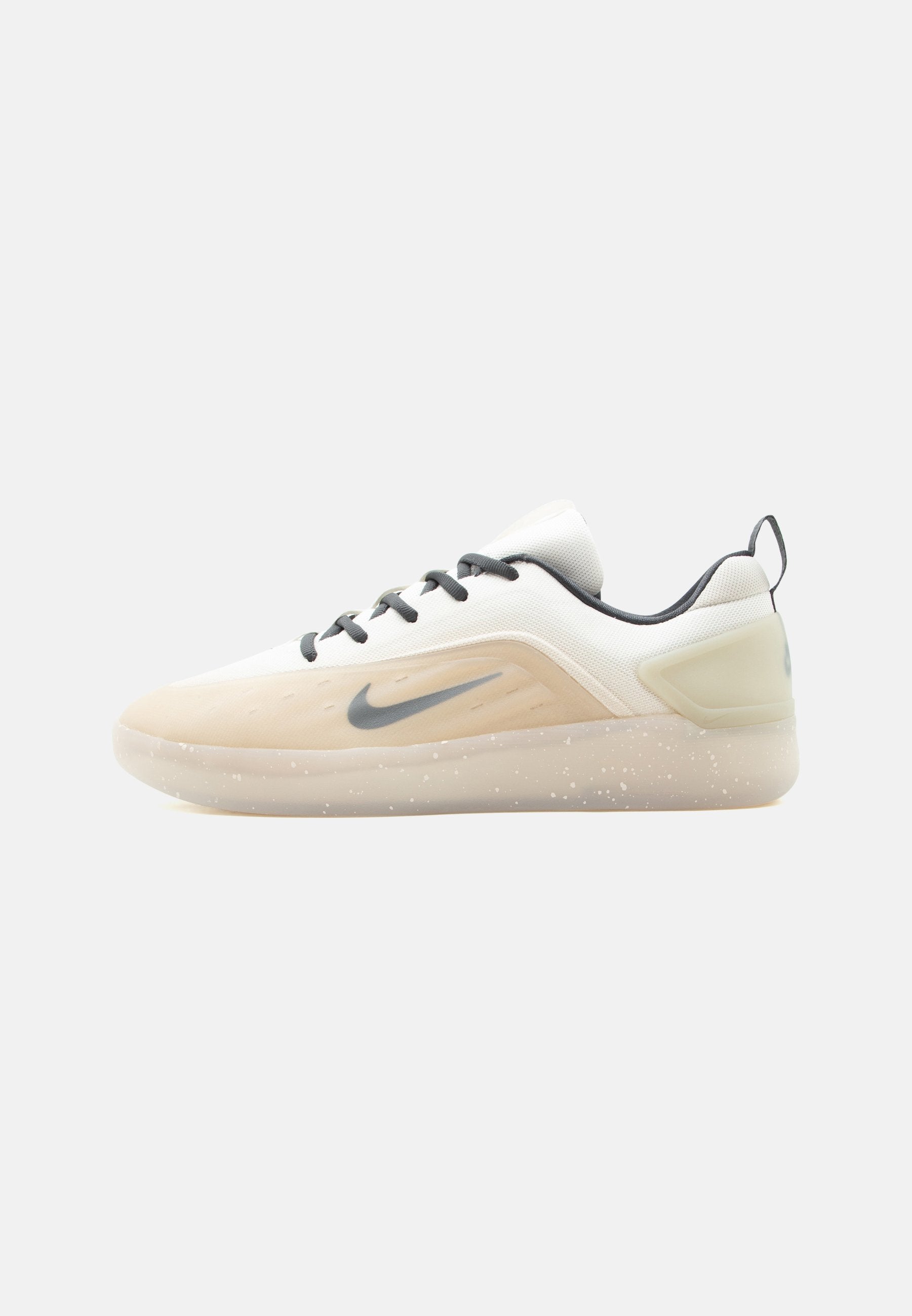 ZOOM NYJAH 4 UNISEX - Chaussures de skate - desert khaki/dark smoke grey