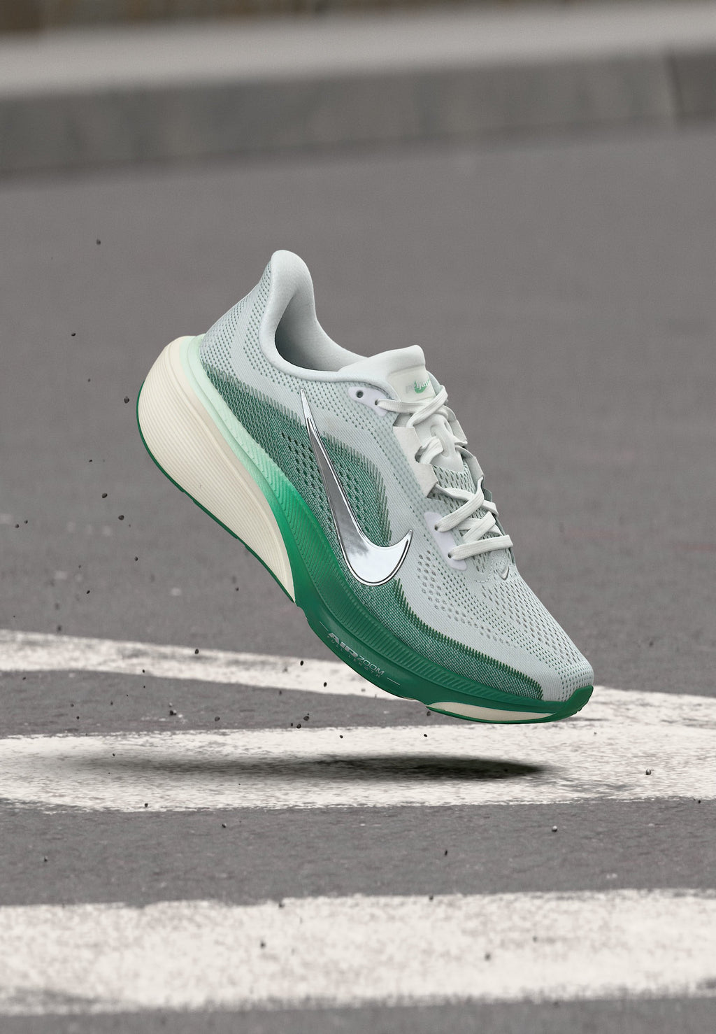 PEGASUS 42 - Road running shoes - white/metallic silver-coloured/malachite/barely green/sail