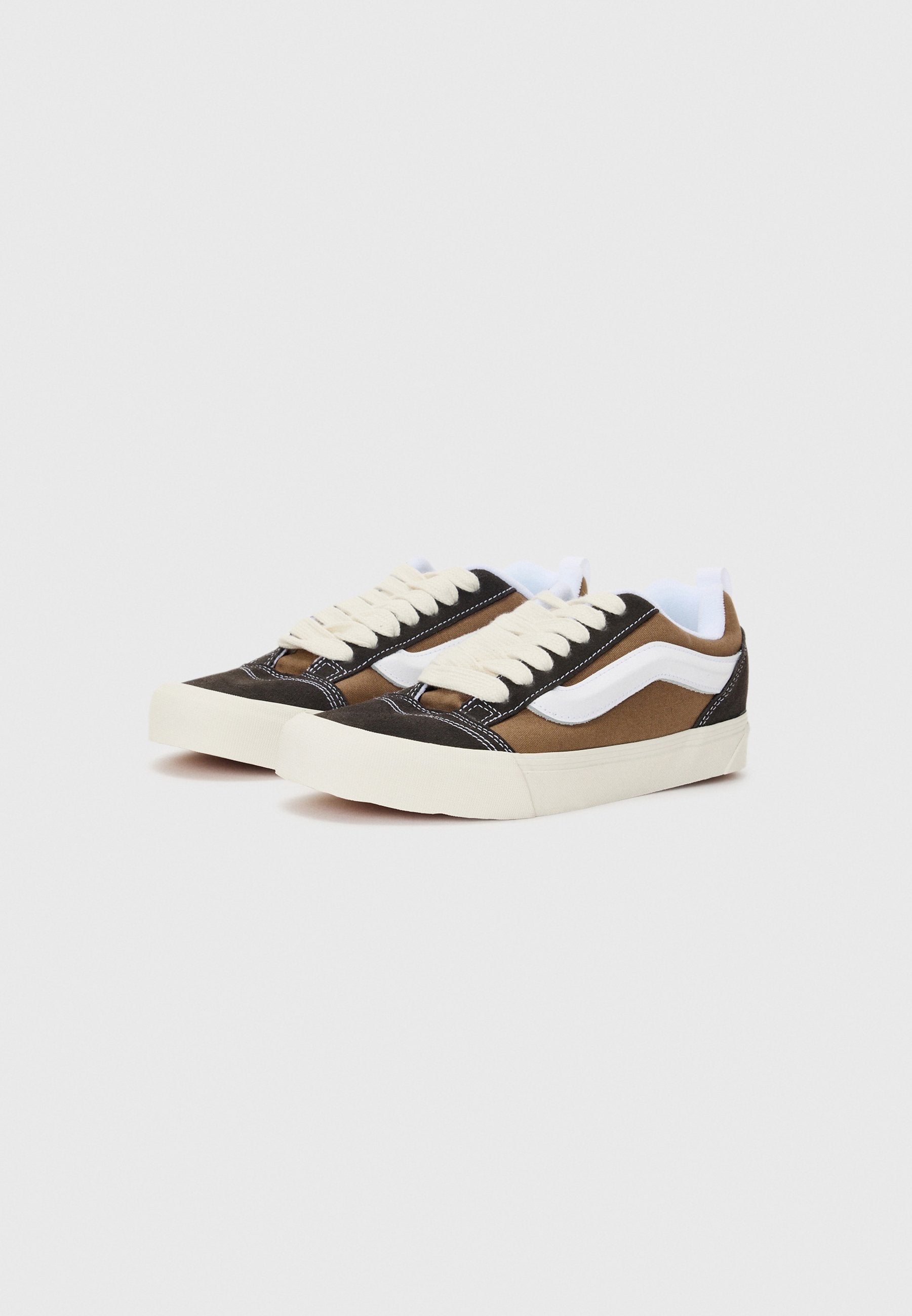 KNU SKOOL UNISEX - Skate shoes - brown