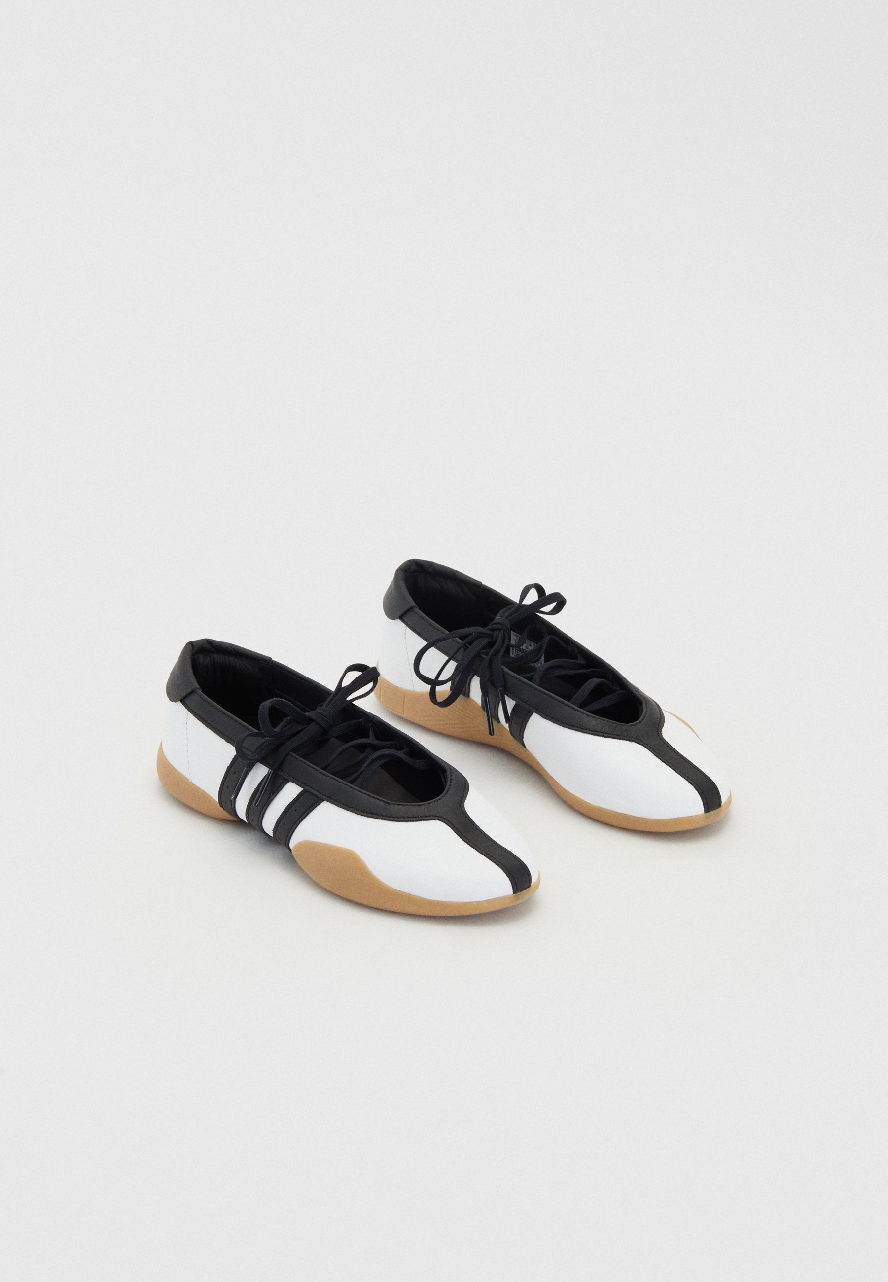 TAEKWONDO MEI BALLERINA - Ankle strap ballet pumps - cloud white/core black/gum