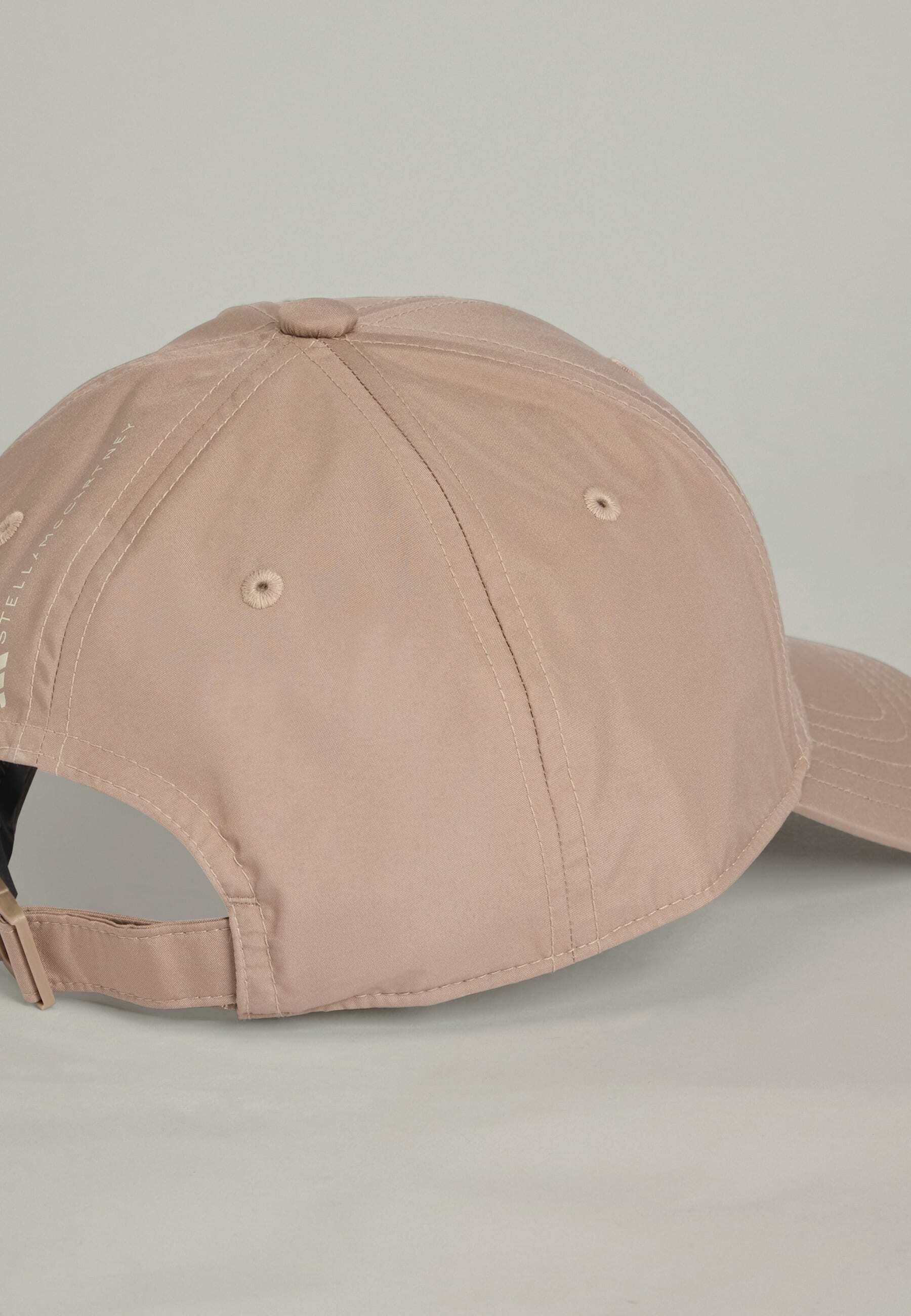 Cap - chalky brown   black