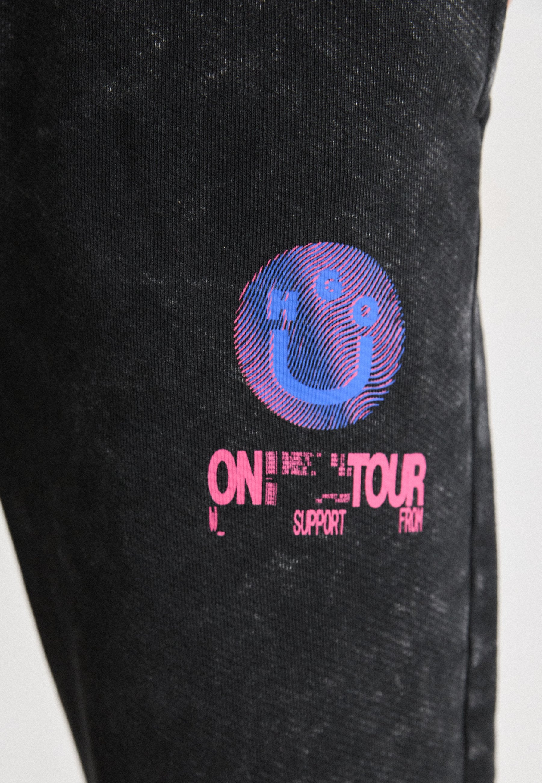 NEVEZ  - Tracksuit bottoms - black