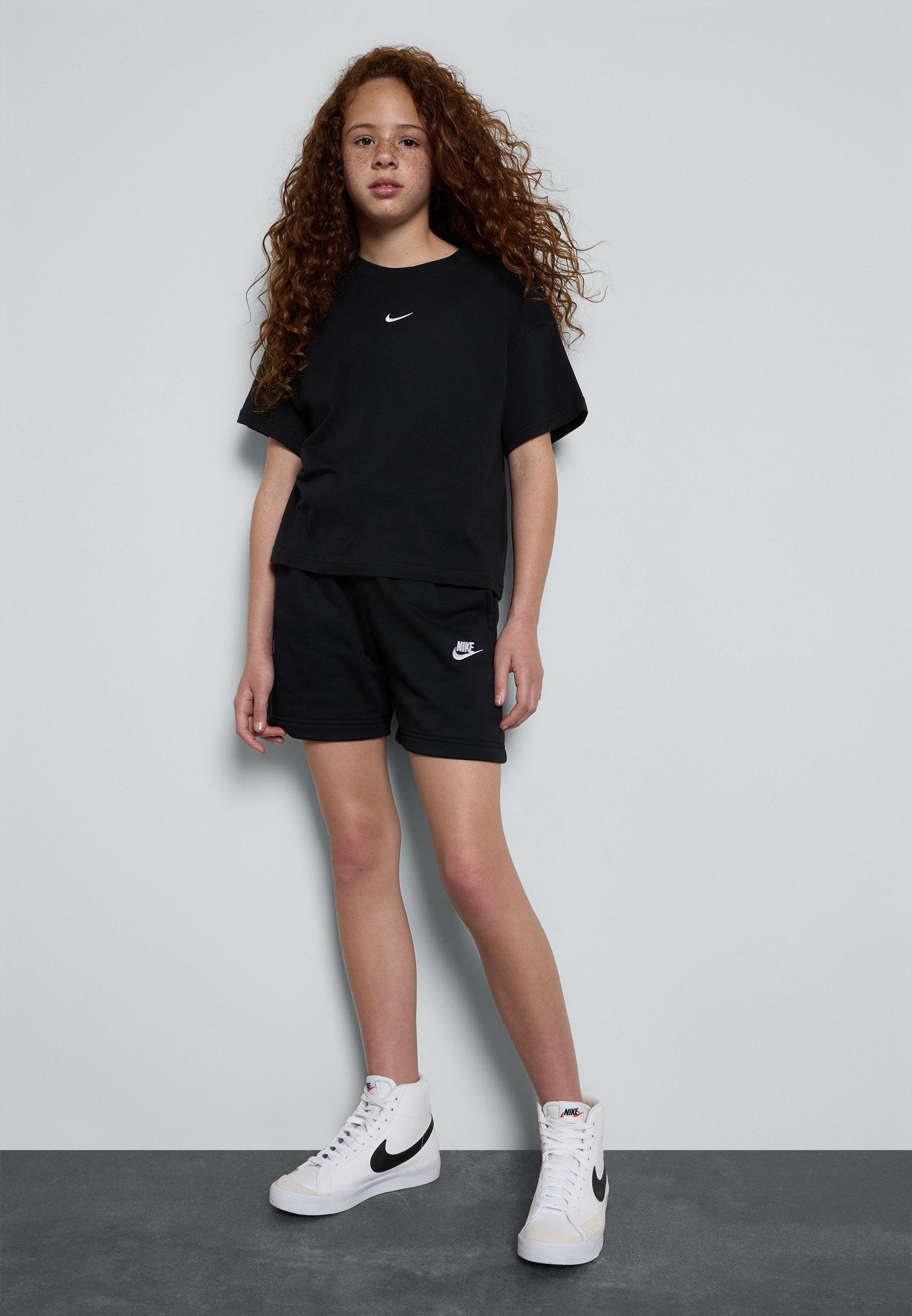 CLUB - Shorts - black/white