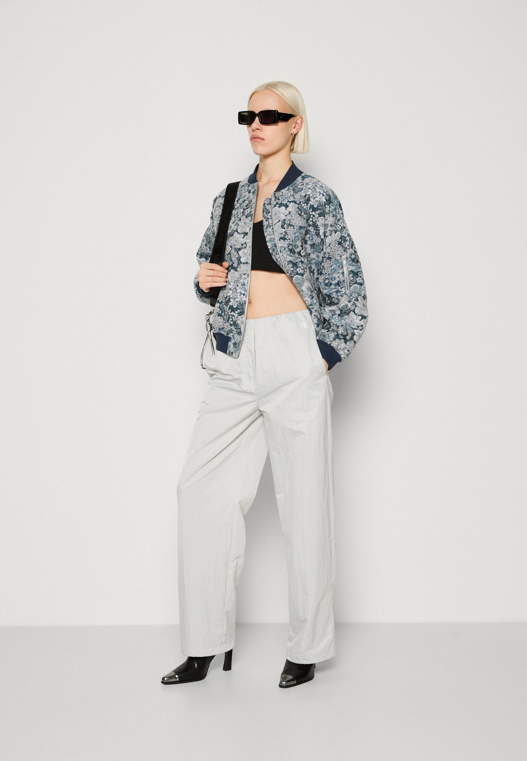 CRINKLE PARACHUTE - Trousers - lunar rock