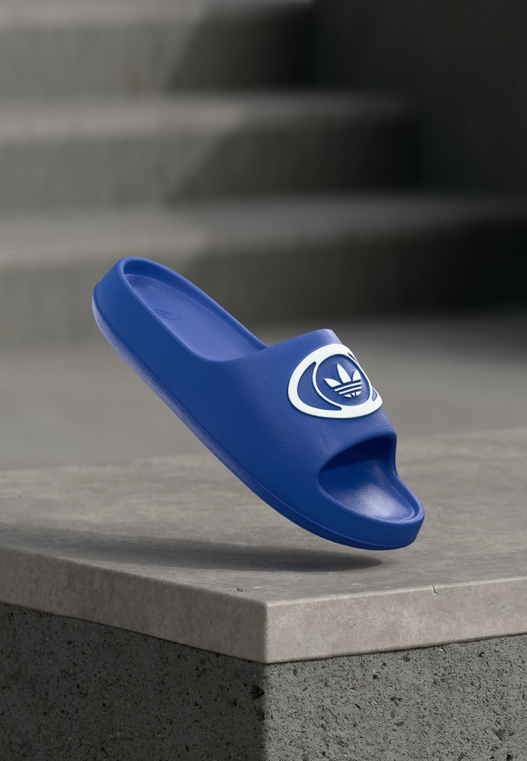 ADILETTE 00S UNISEX - Mules - team royal blue/footwear white