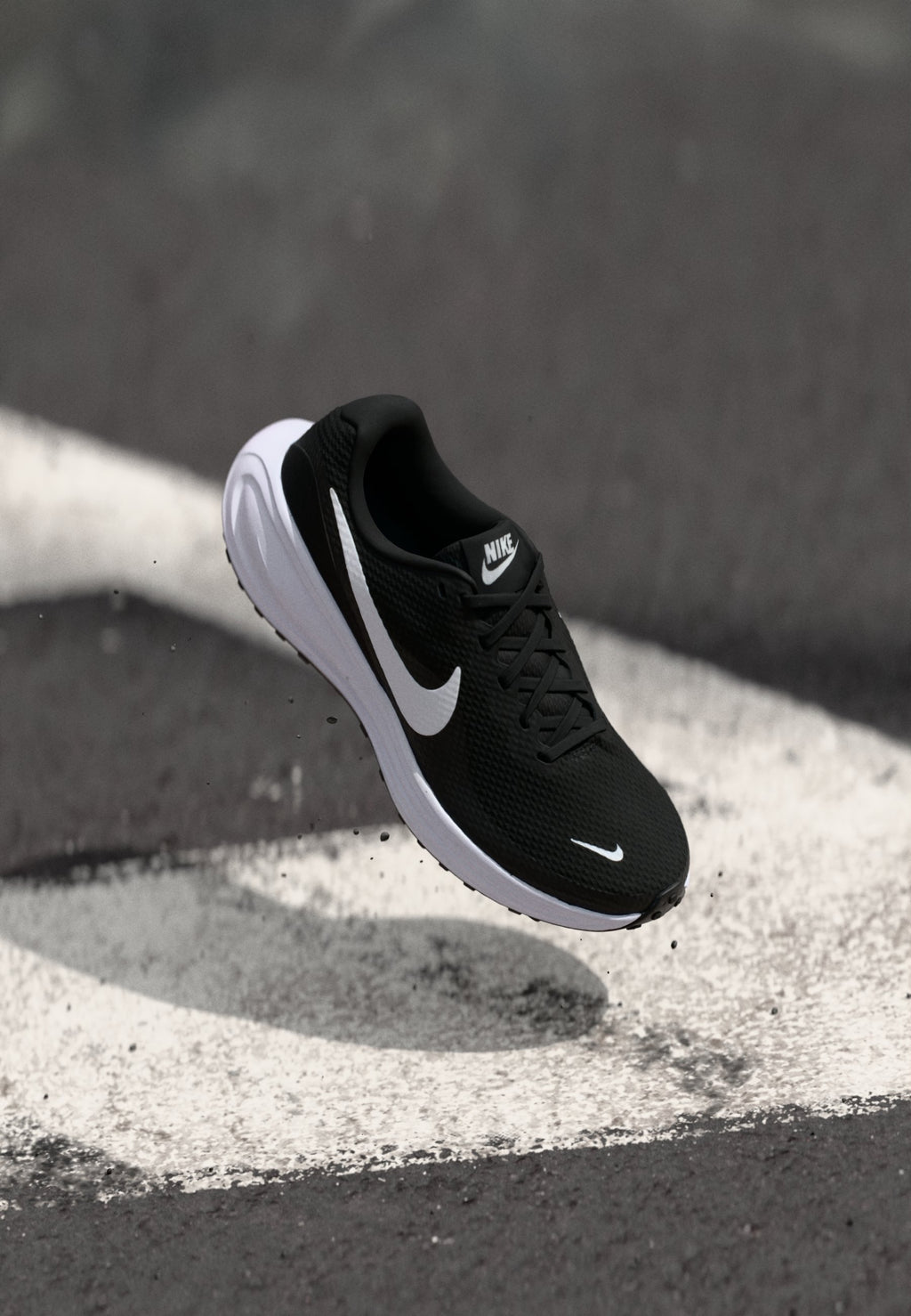 REVOLUTION 8 - Road running shoes - black/white