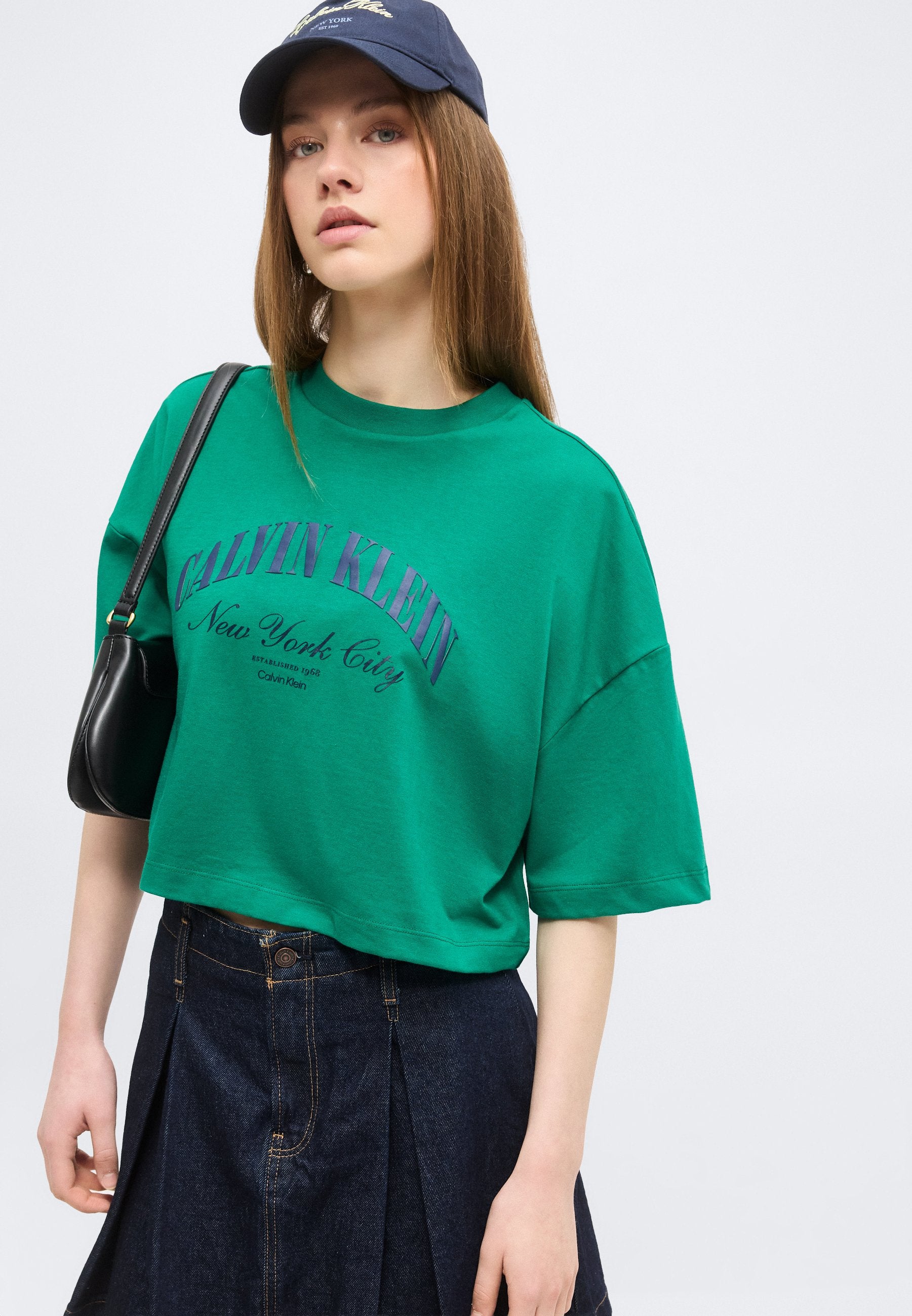 CROPPED BOXY HERITAGE CREST - Print T-shirt - enchanted forest