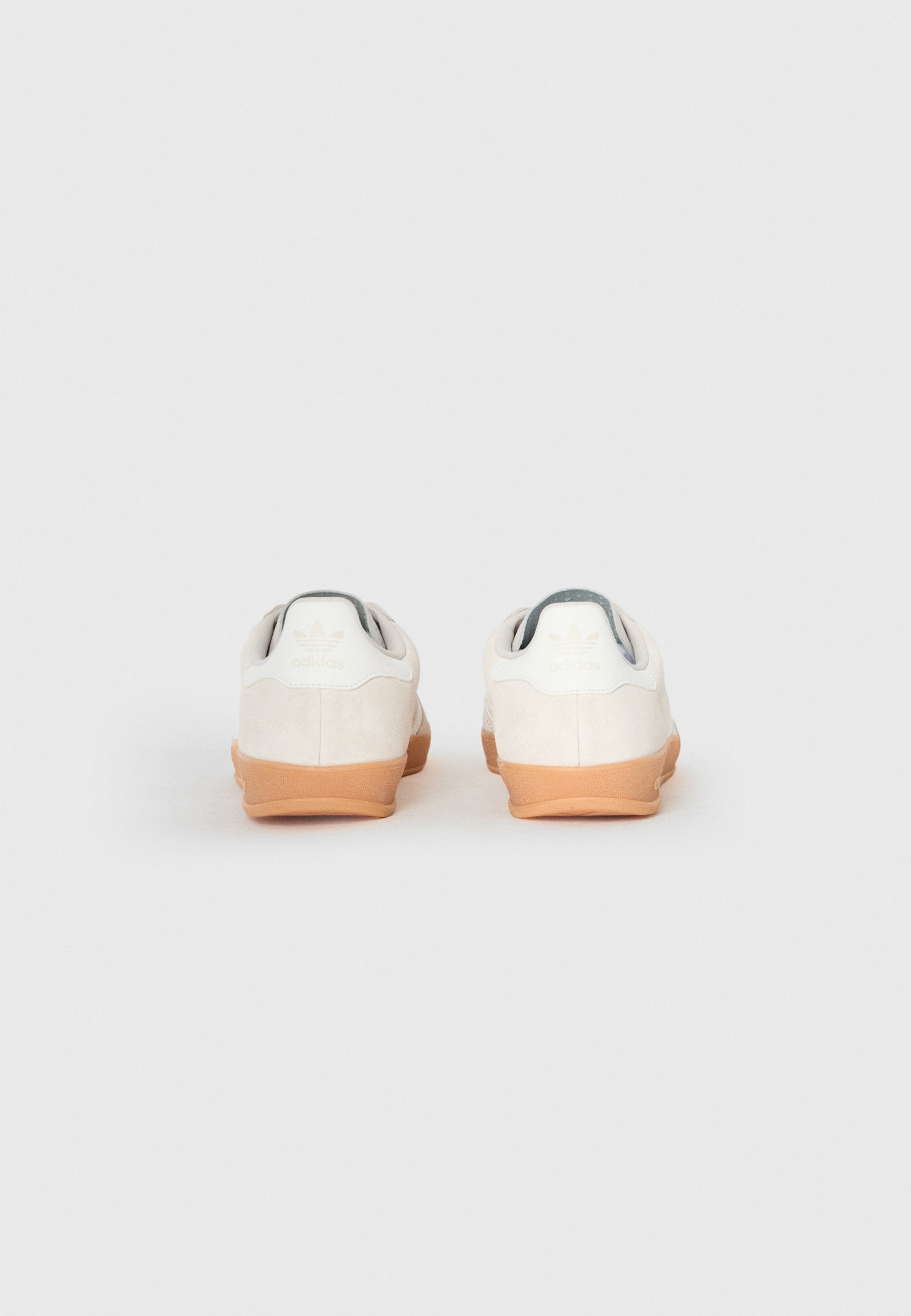GAZELLE INDOOR UNISEX - Trainers - chalk pearl/core white/gum