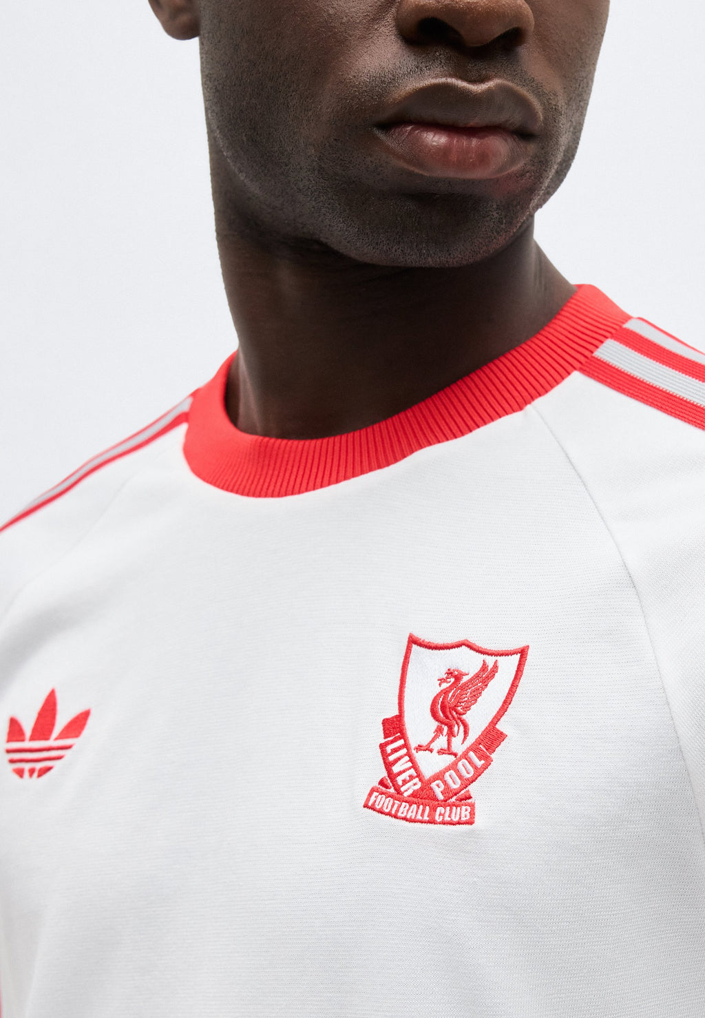 تي شيرت ليفربول FC الأصلية بأكمام طويلة - زي النادي - أبيض