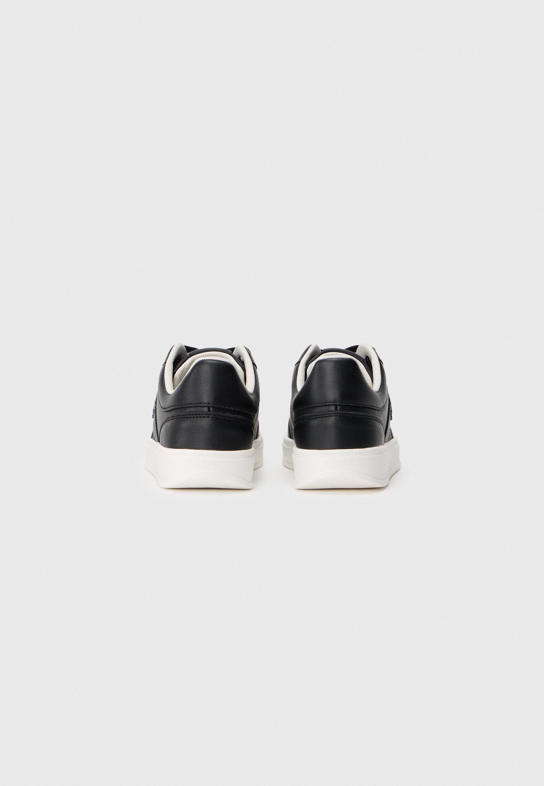 TH MONOGRAM LEATHER COURT TRAINERS - Trainers - black