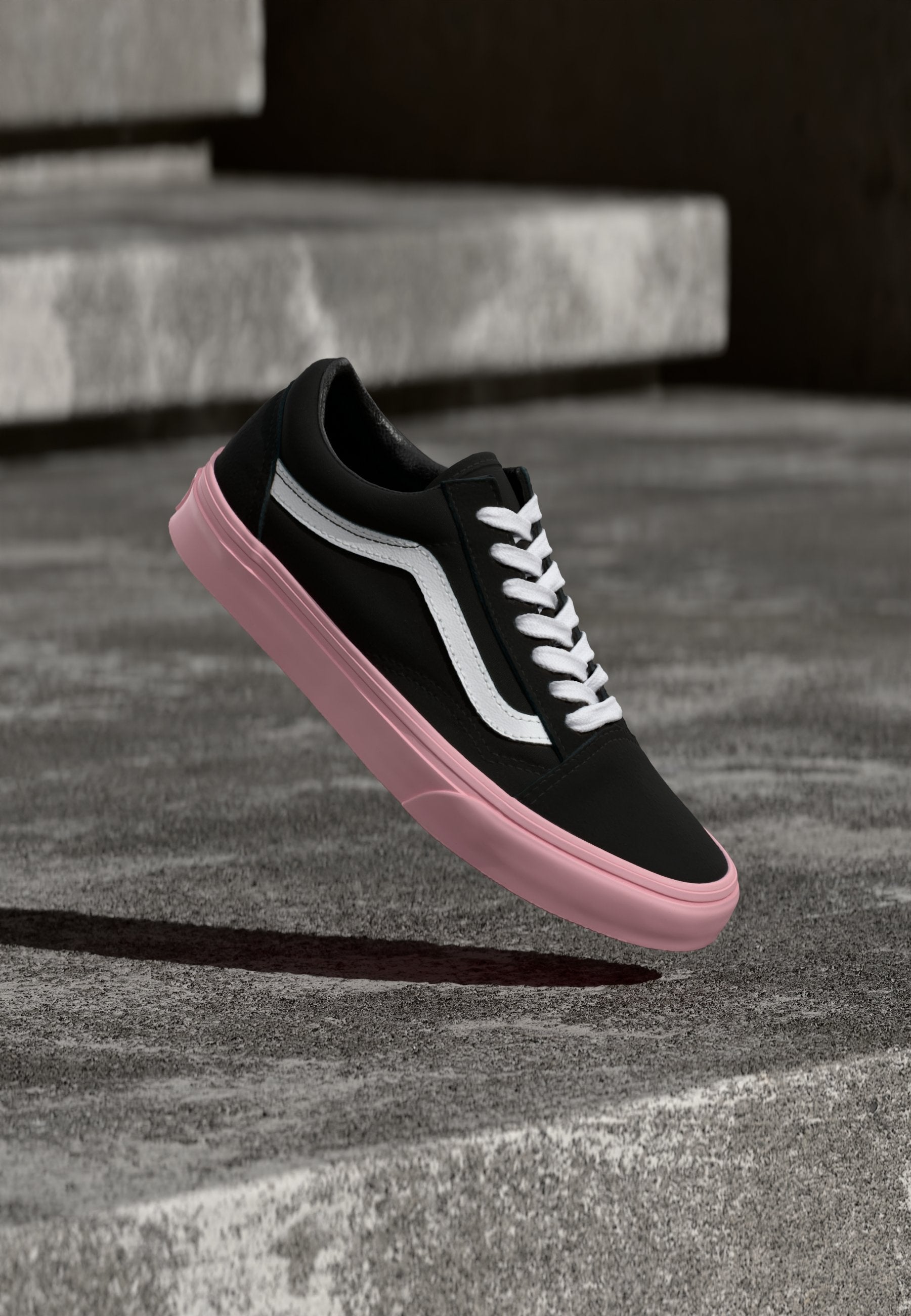 OLD SKOOL - Skate shoes - pink/black