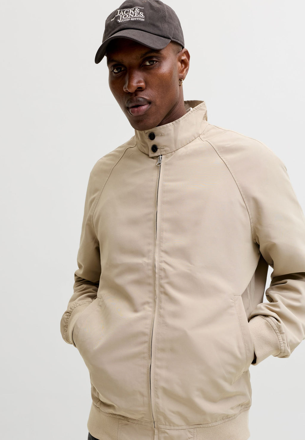 Kurze Jacke mit hohem Kragen - Light jacket - white pepper