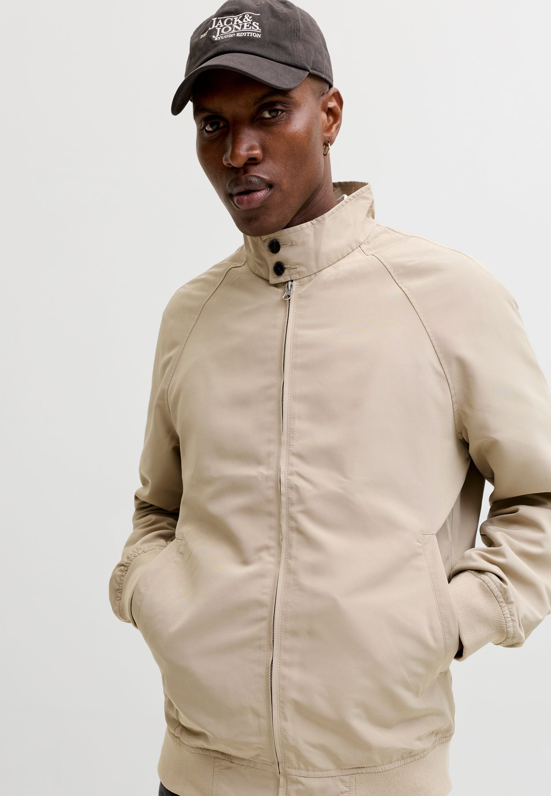 Kurze Jacke mit hohem Kragen - Light jacket - white pepper