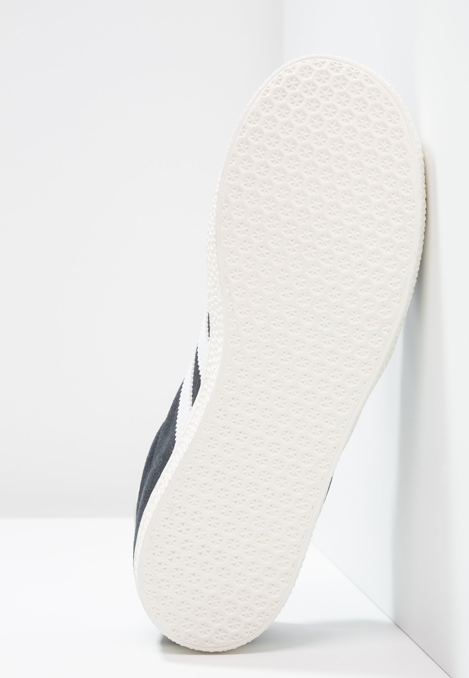 GAZELLE UNISEX - Trainers - core black/white/gold metallic