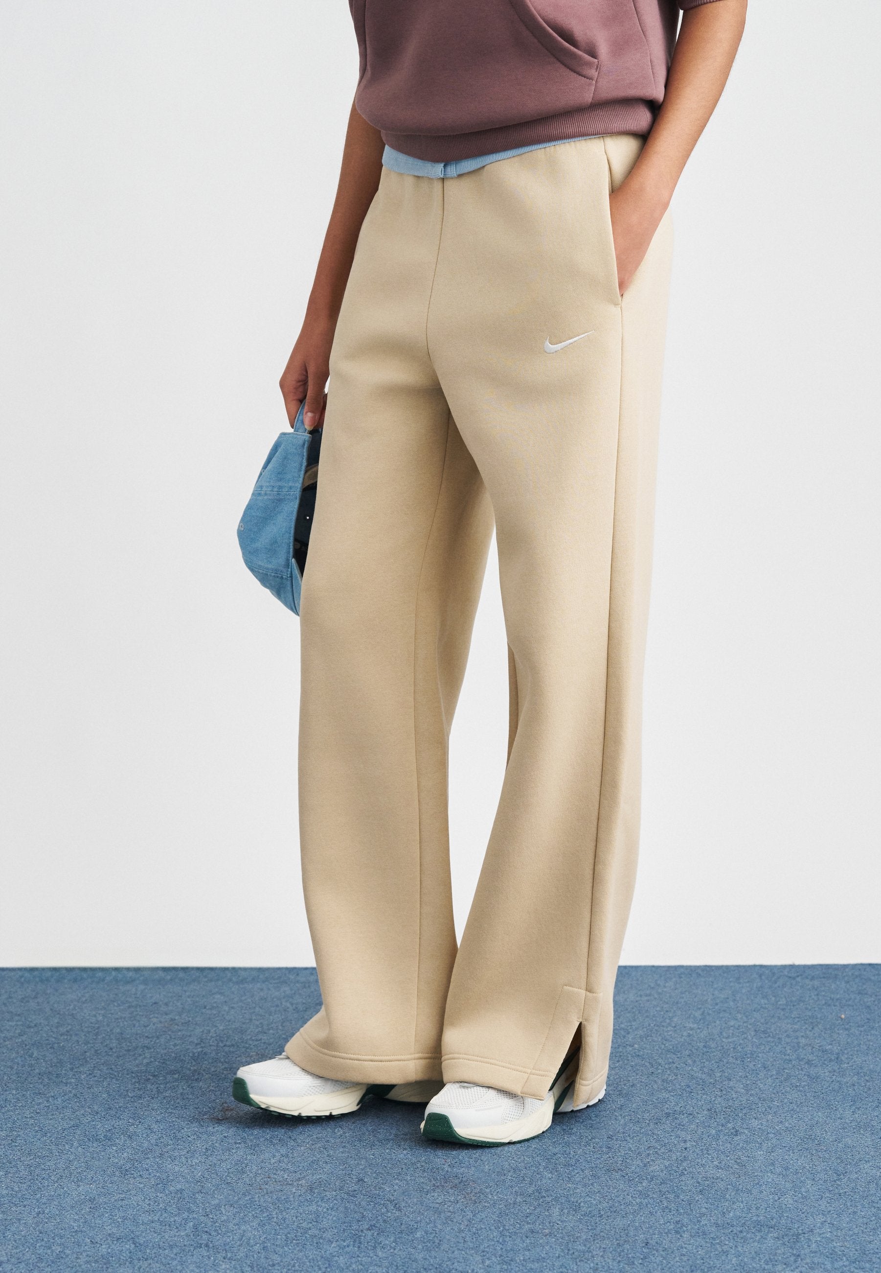 W NSW PHNX FLC HR PANT WIDE 2 - Bas de survêtement - linen sail