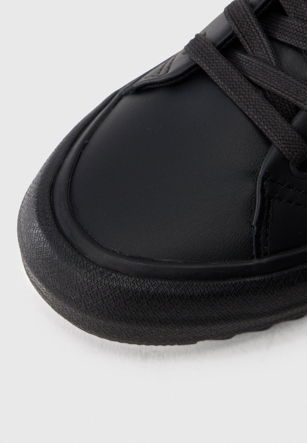 LEATHER SERRATED MID-TOP TRAINERS - Trainers - black
