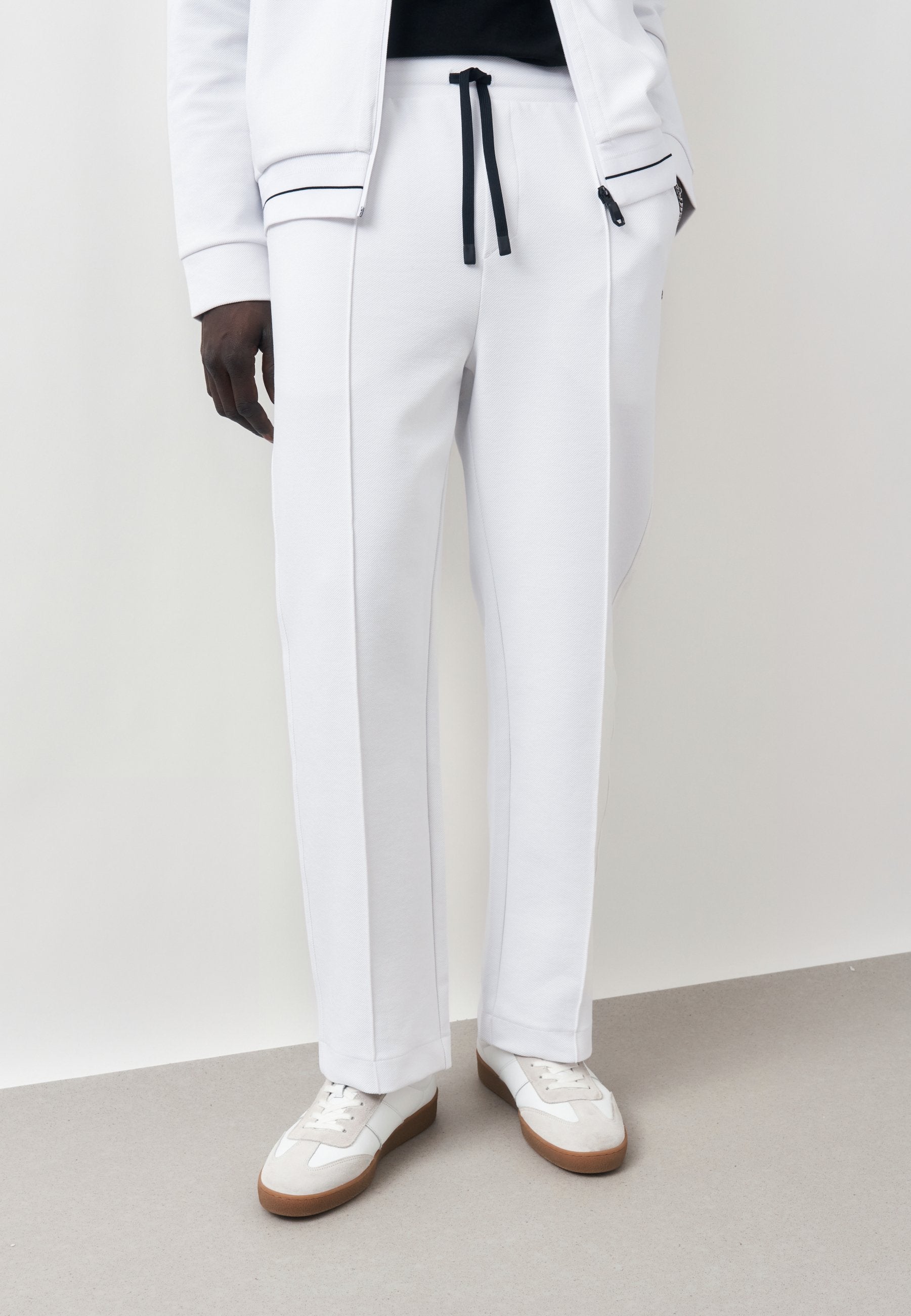 JT_MEMBER HURLEY - Tracksuit bottoms - white
