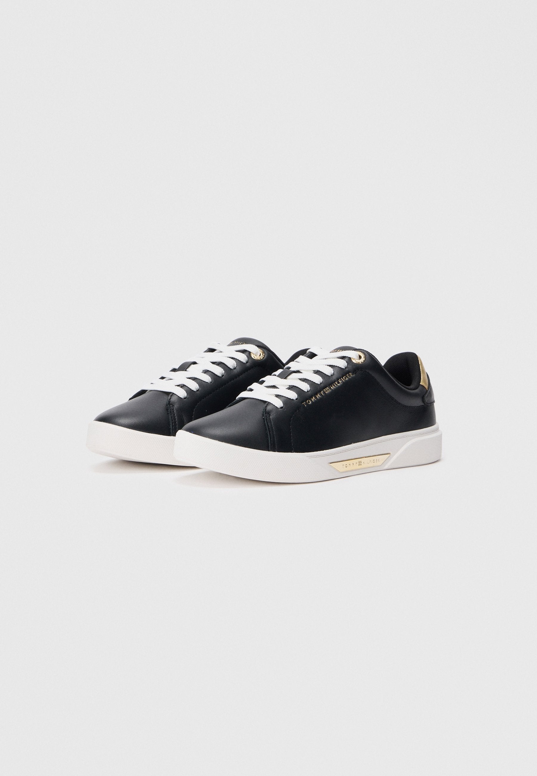 LEATHER LOGO PLAQUE COURT TRAINERS - Trainers - black