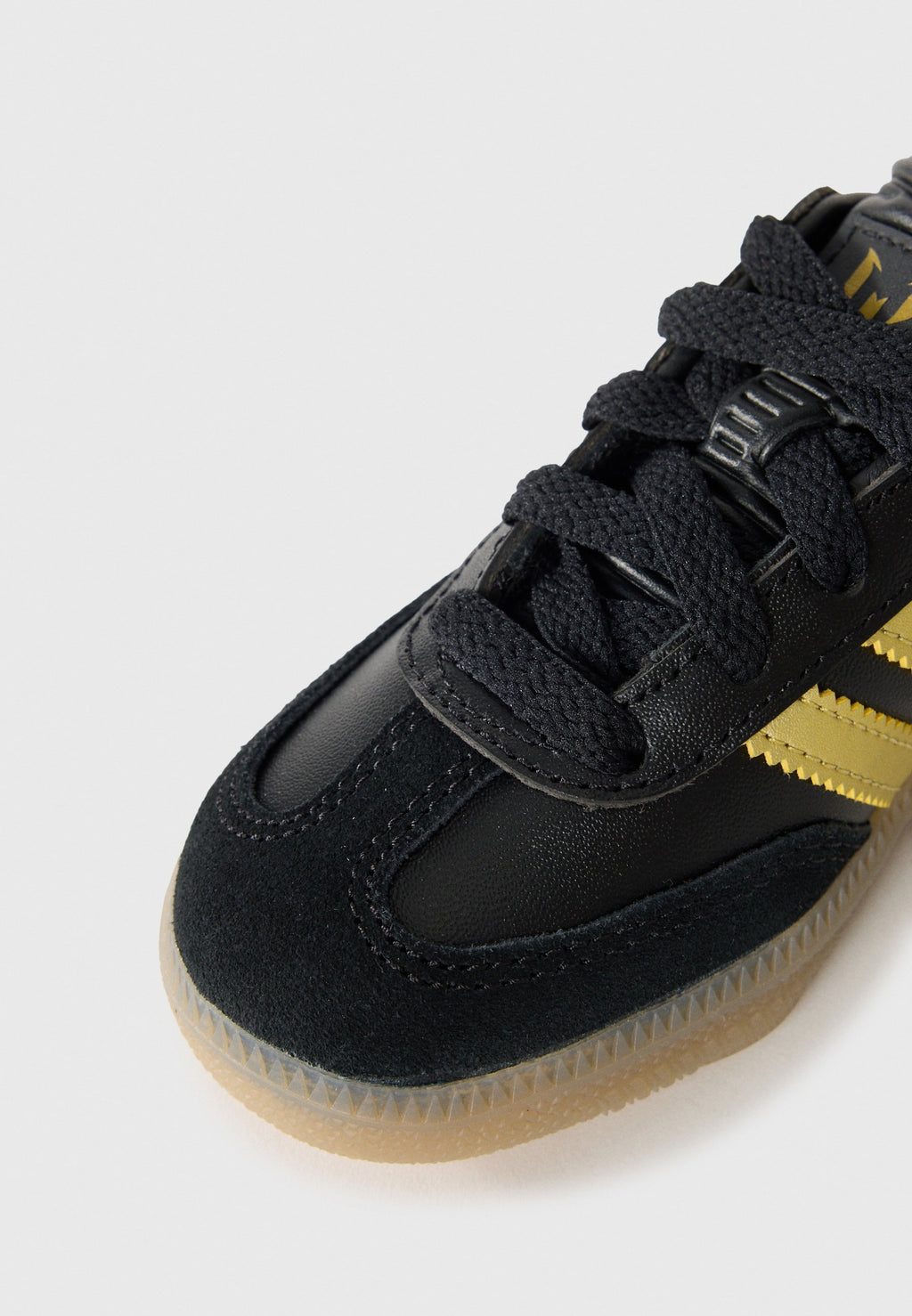 SAMBA MESSI UNISEX - Indoor football boots - core black/gold-coloured/gum
