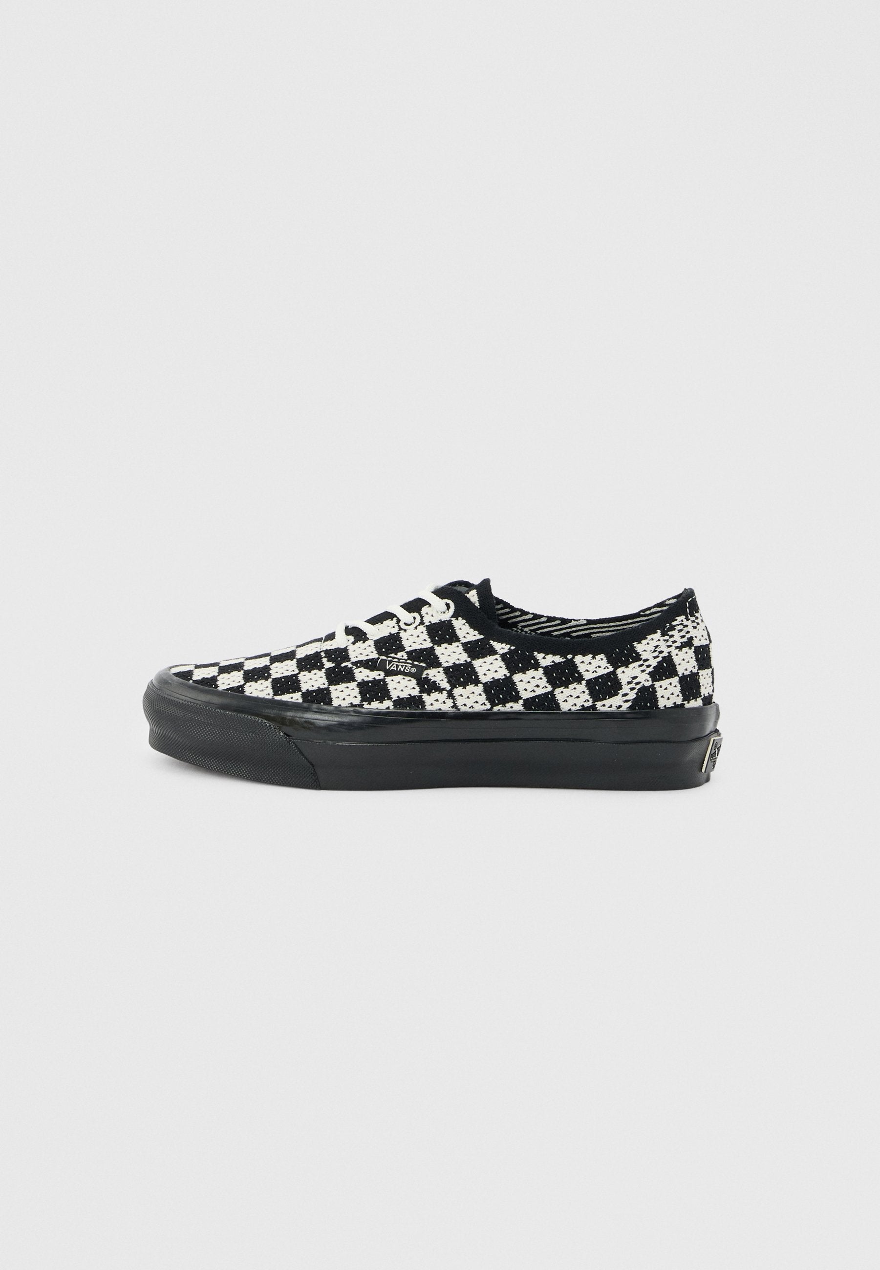 PREMIUM AUTHENTIC 44 EK - Skate shoes - black/marshmallow