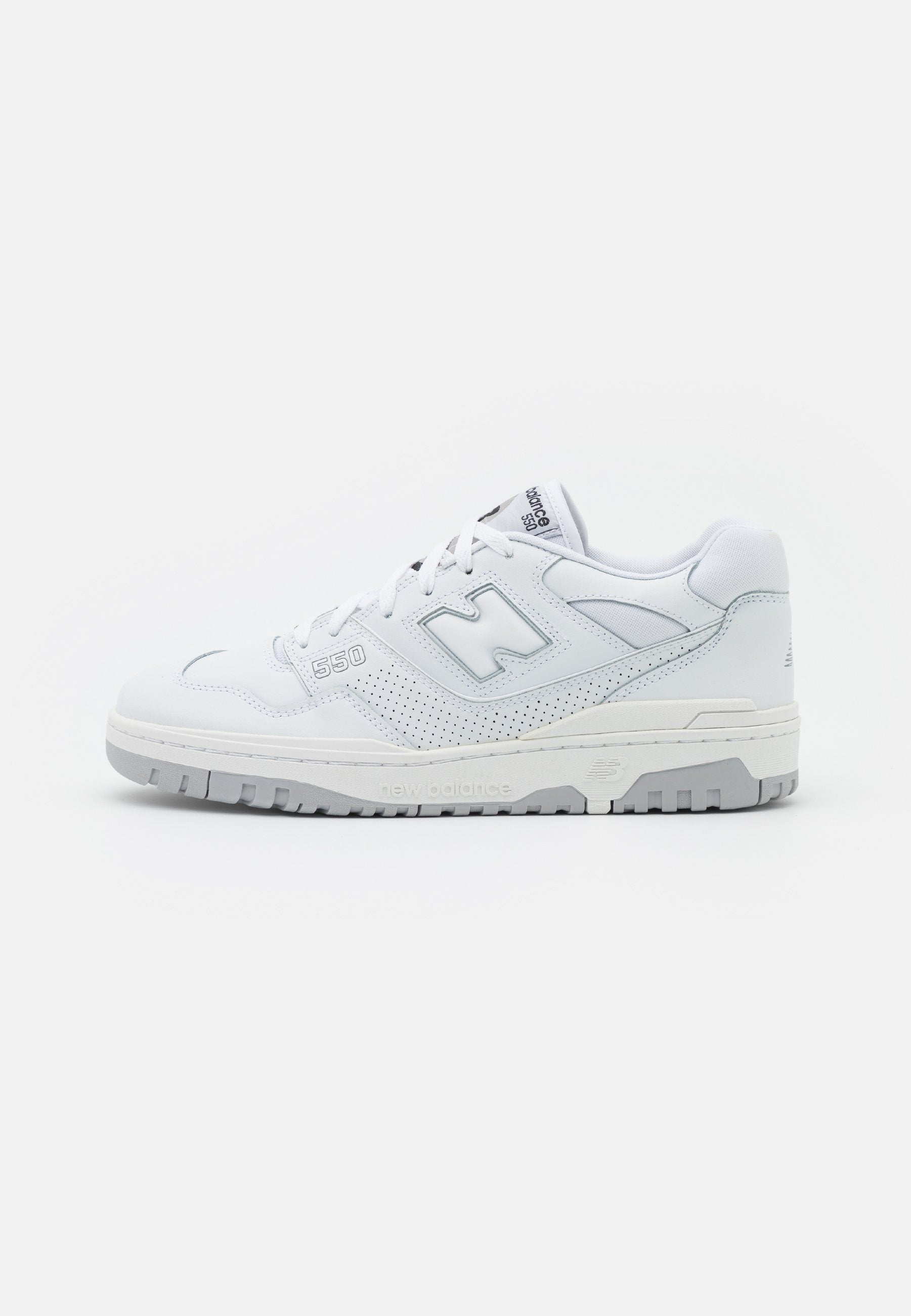 550 - Basketball shoes - white