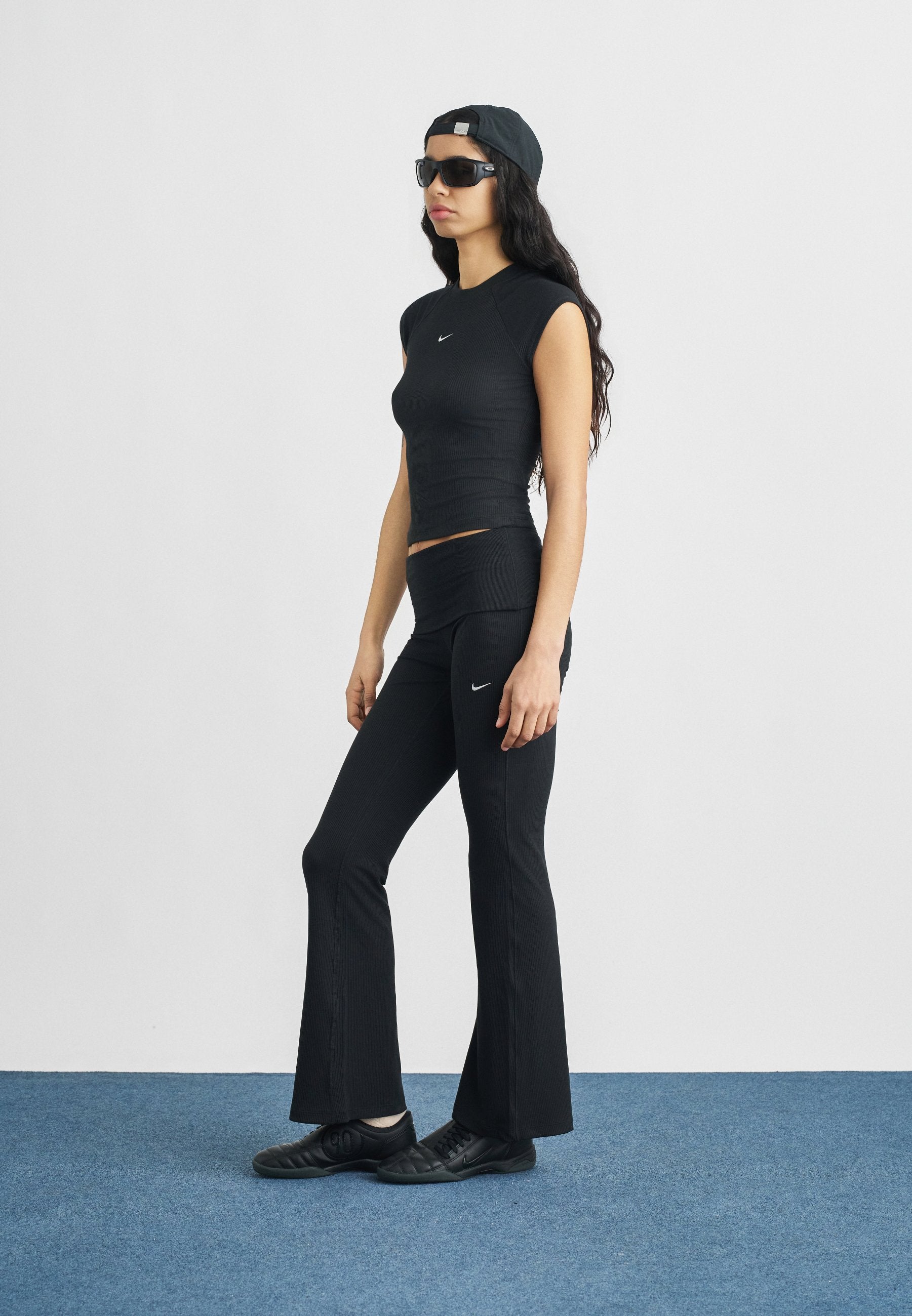 CHILL - Basic T-shirt - black/sail