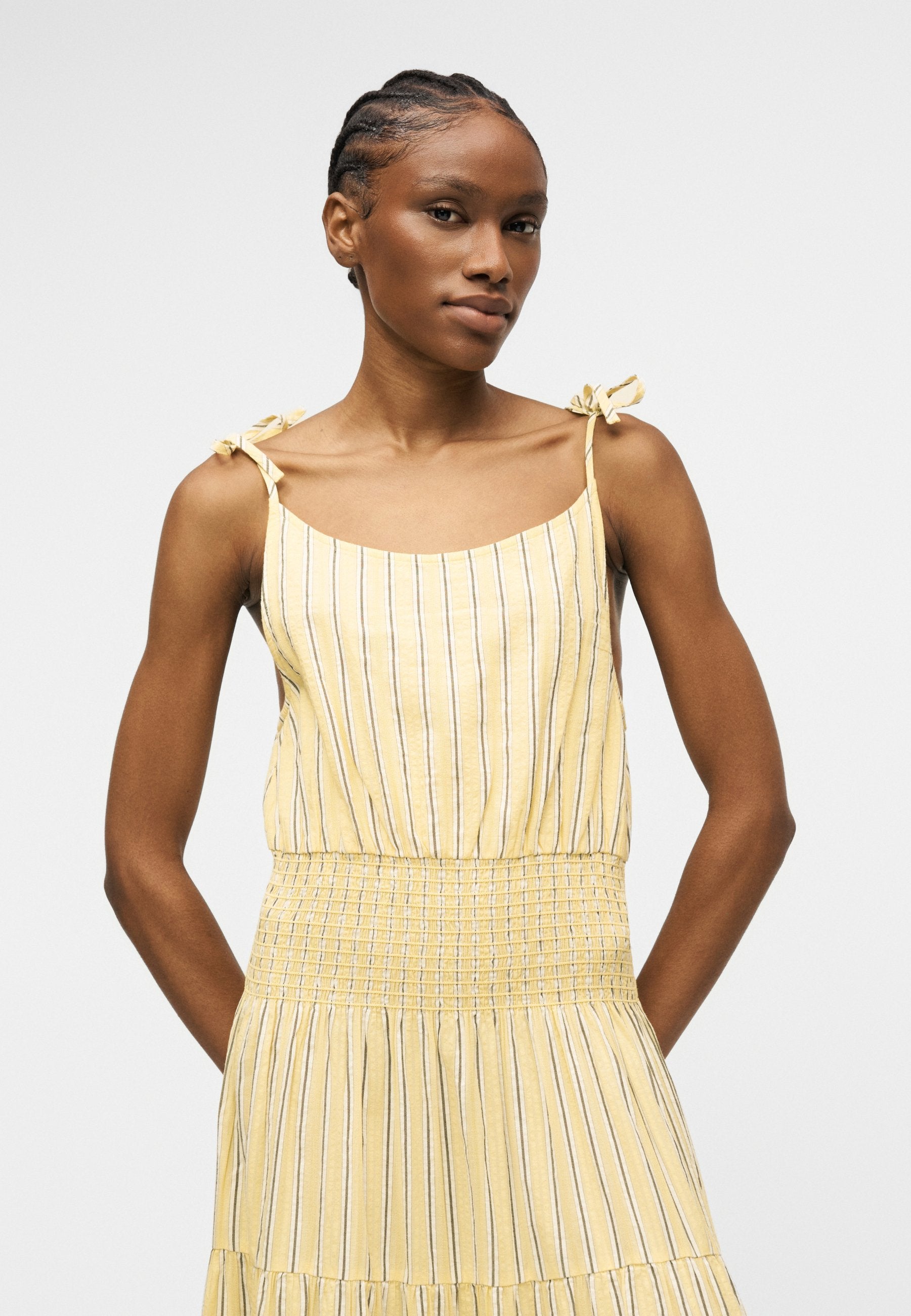 SMOCK TIE MIDI DRESS - Day dress - liquorice/citronella