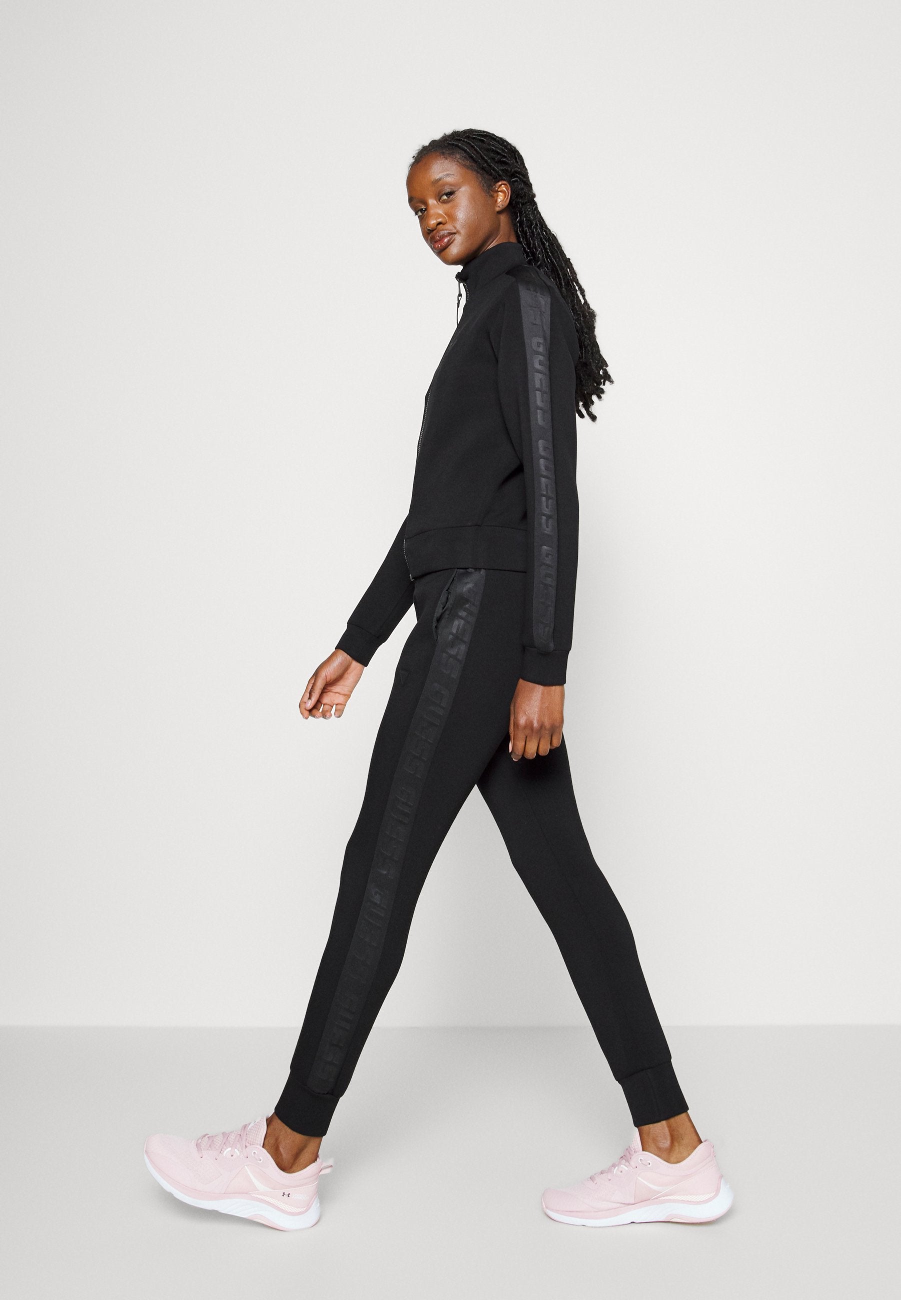 ALLIE CUFF  - Tracksuit bottoms - jet black