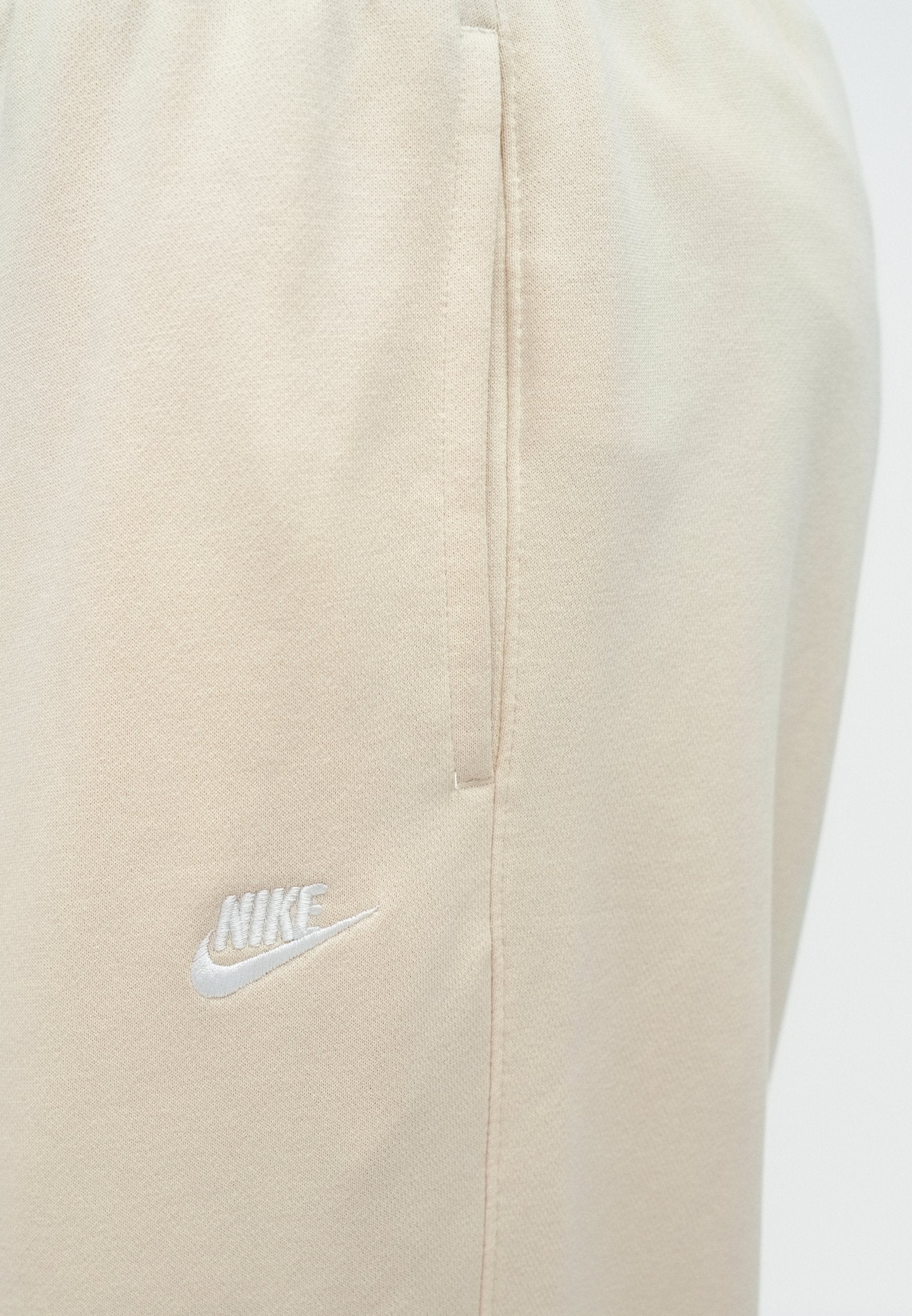 M NK CLUB FT OH PANT - Tracksuit bottoms - khaki/white