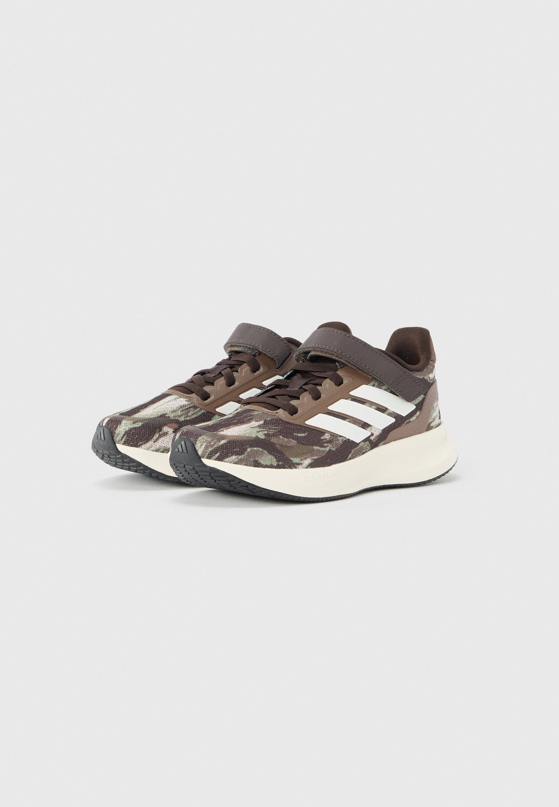 RUNFALCON 5 UNISEX - Road running shoes - tent green/core white/earth strata
