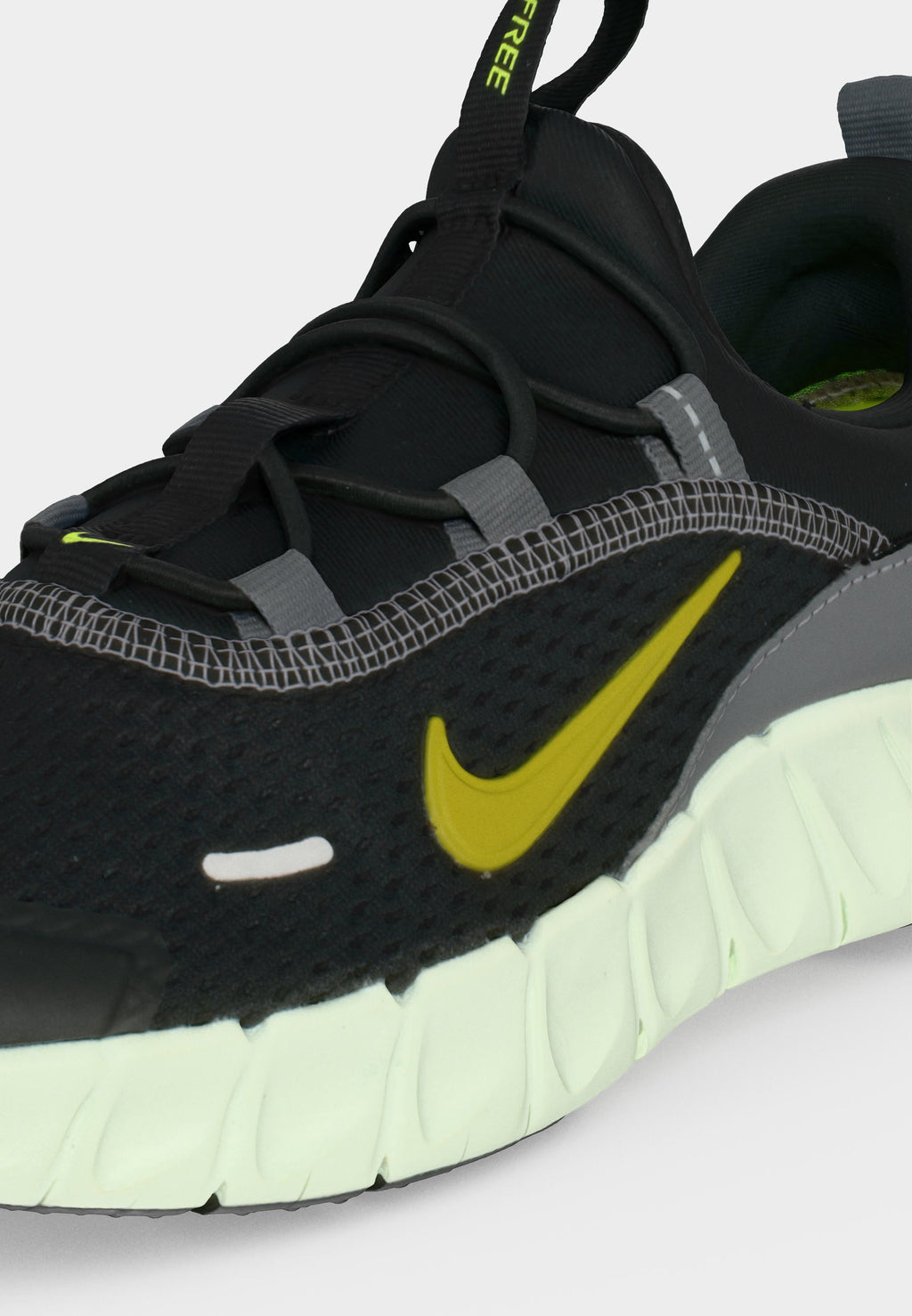 FREE RIDE UNISEX - Road running shoes - black/saffron quartz/pencil point/volt ice/volt tint