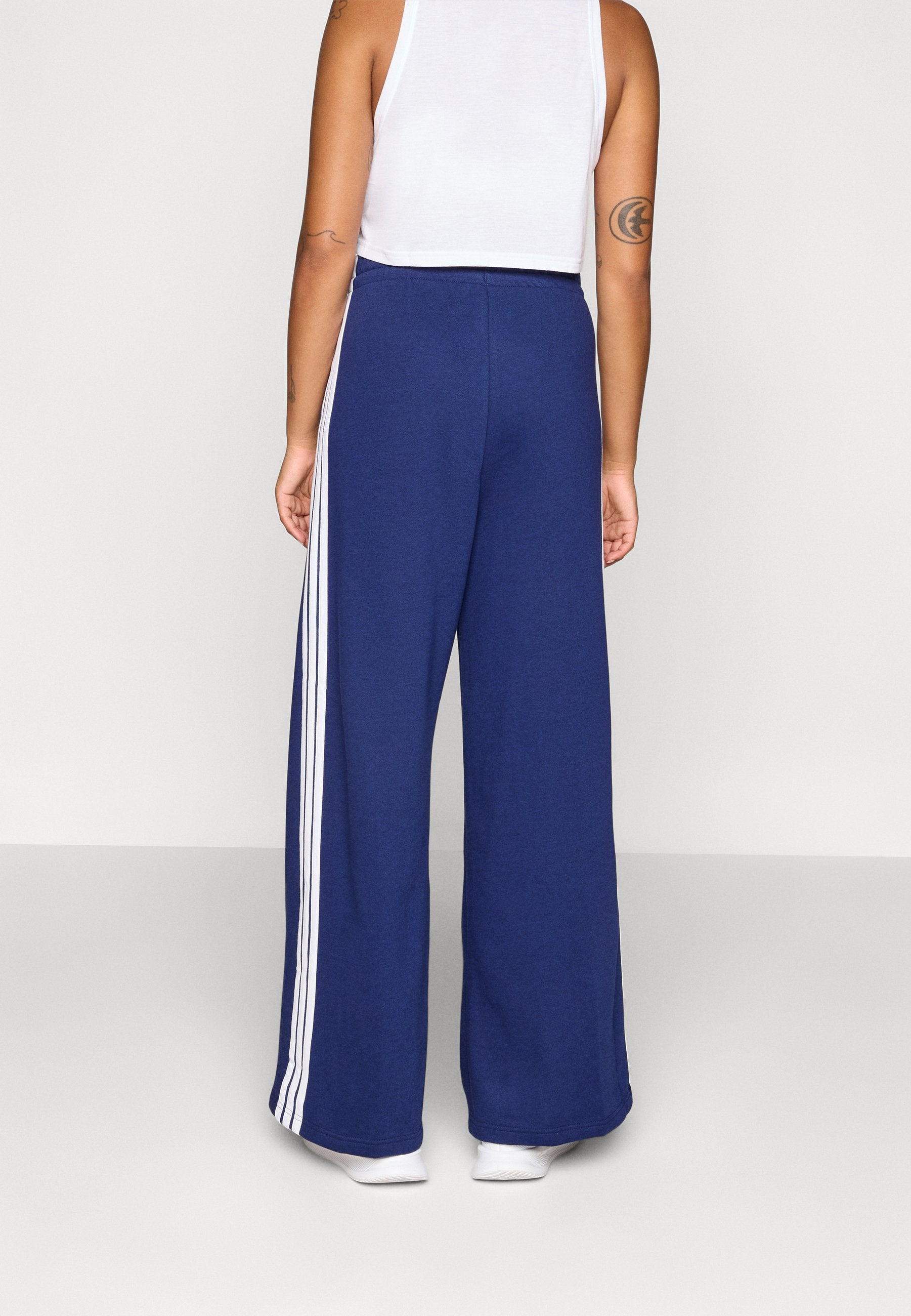ADIDAS WOMEN 3-STRIPES FLEECE WIDE - Tracksuit bottoms - dark blue