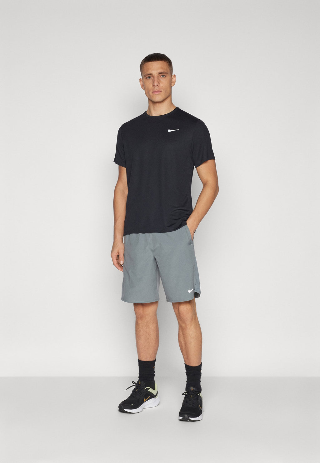 CHALLENGER SHORT - Sports shorts - smoke grey/black/reflective silver