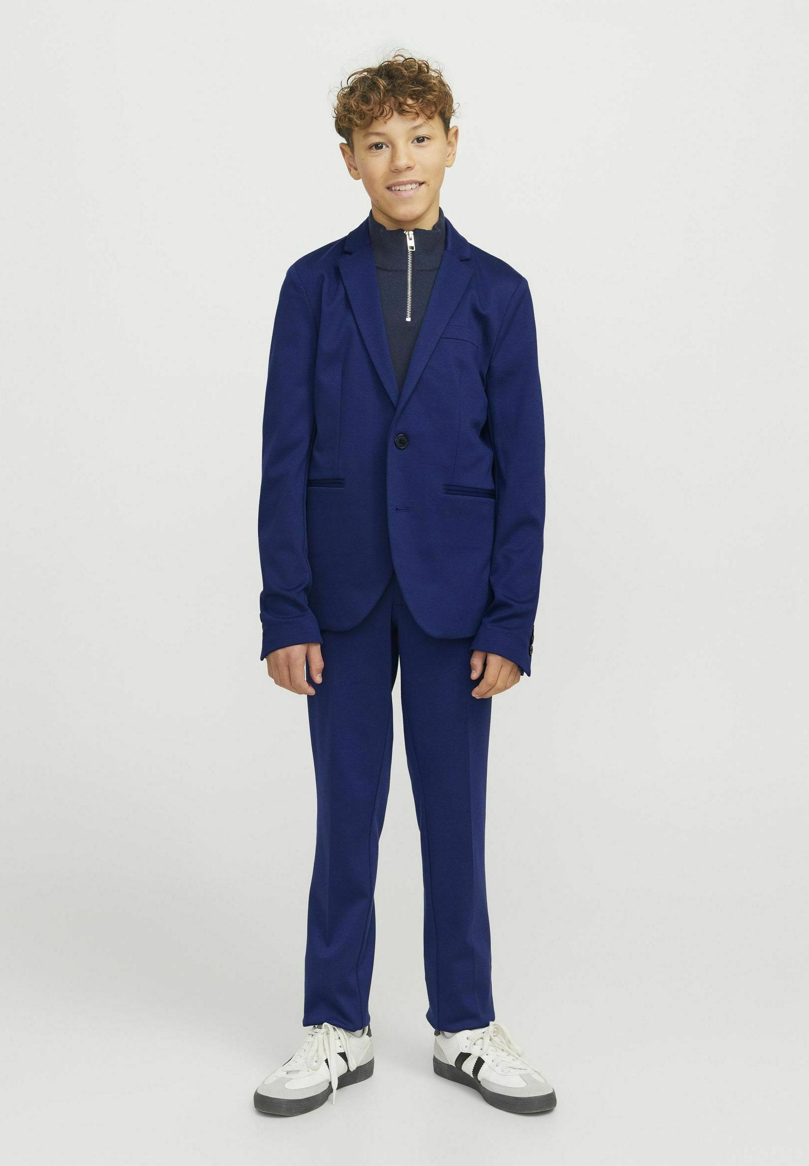 Single breasted and tailored JJEJAXON Suit Junior - Suit - medieval blue