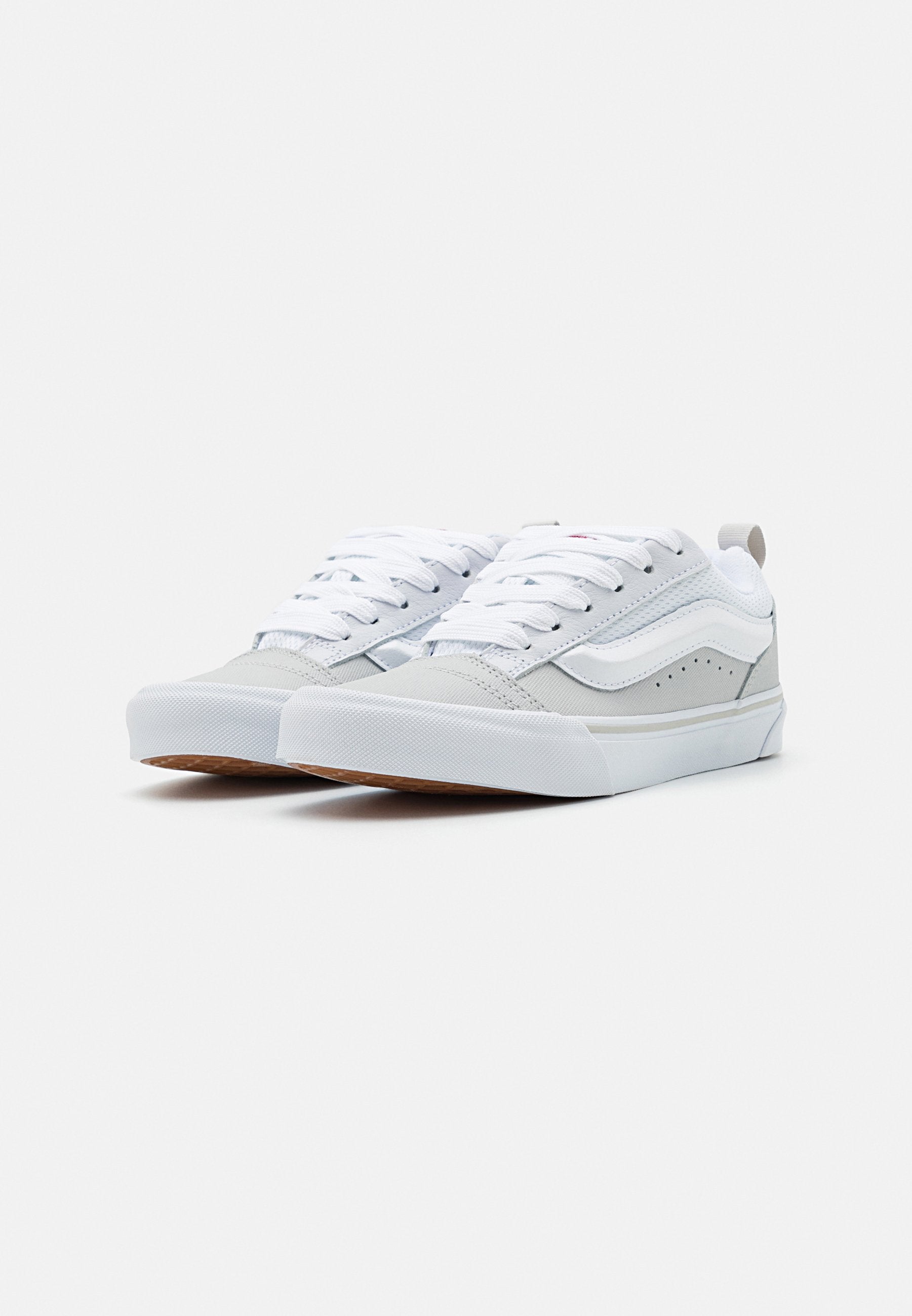 KNU SKOOL UNISEX - Skate shoes - white/red