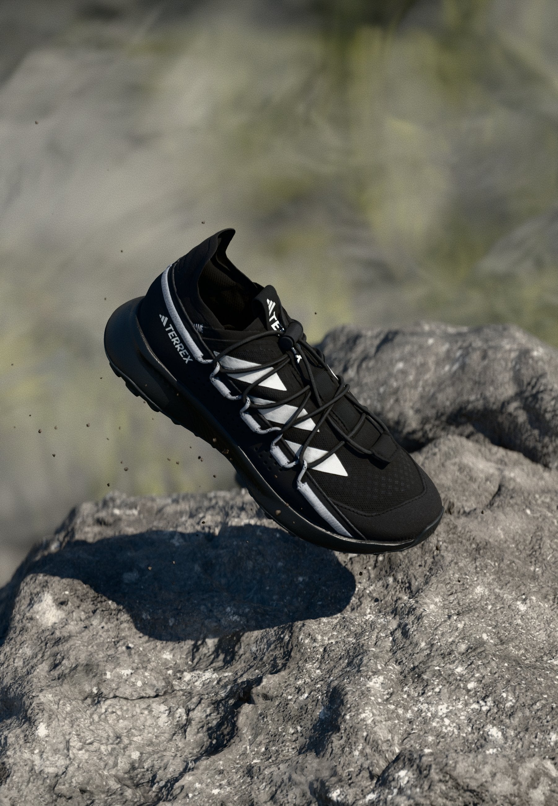 VOYAGER 21 TRAVEL - Hiking shoes - core black chalk white grey two
