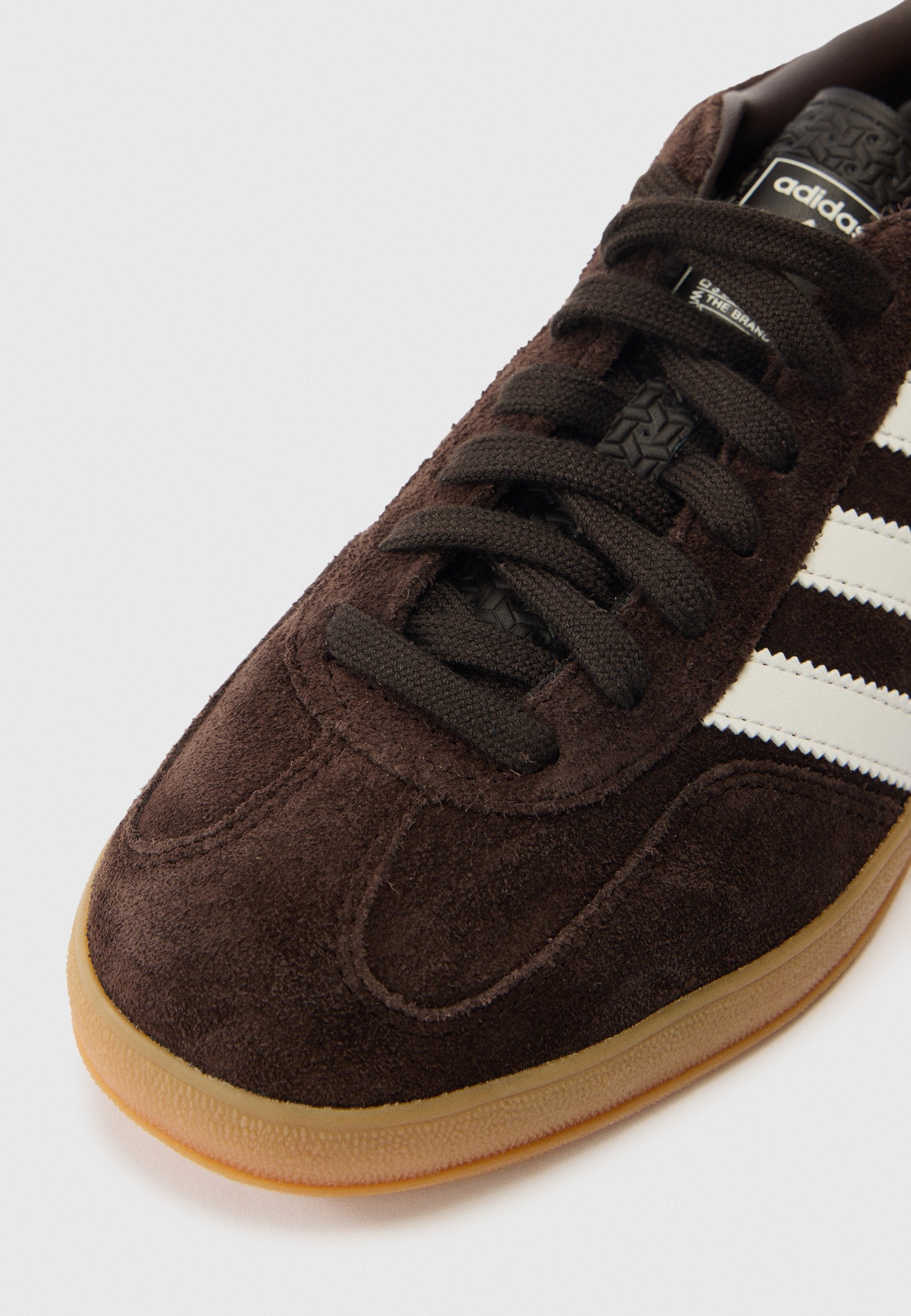 GAZELLE INDOOR UNISEX - Trainers - aurora coffee/core white/gum