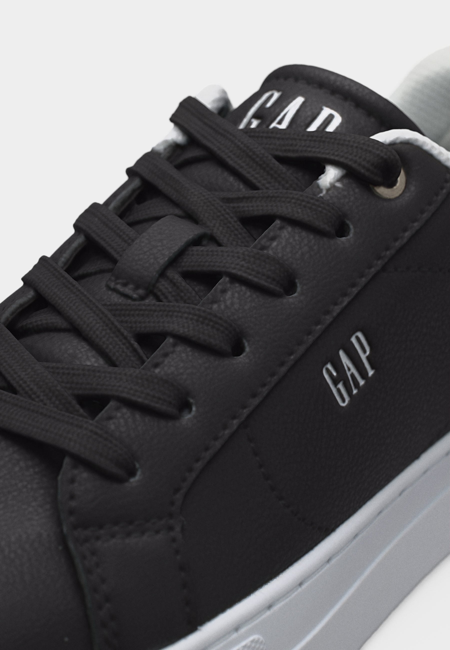 PORTLAND - Trainers - black