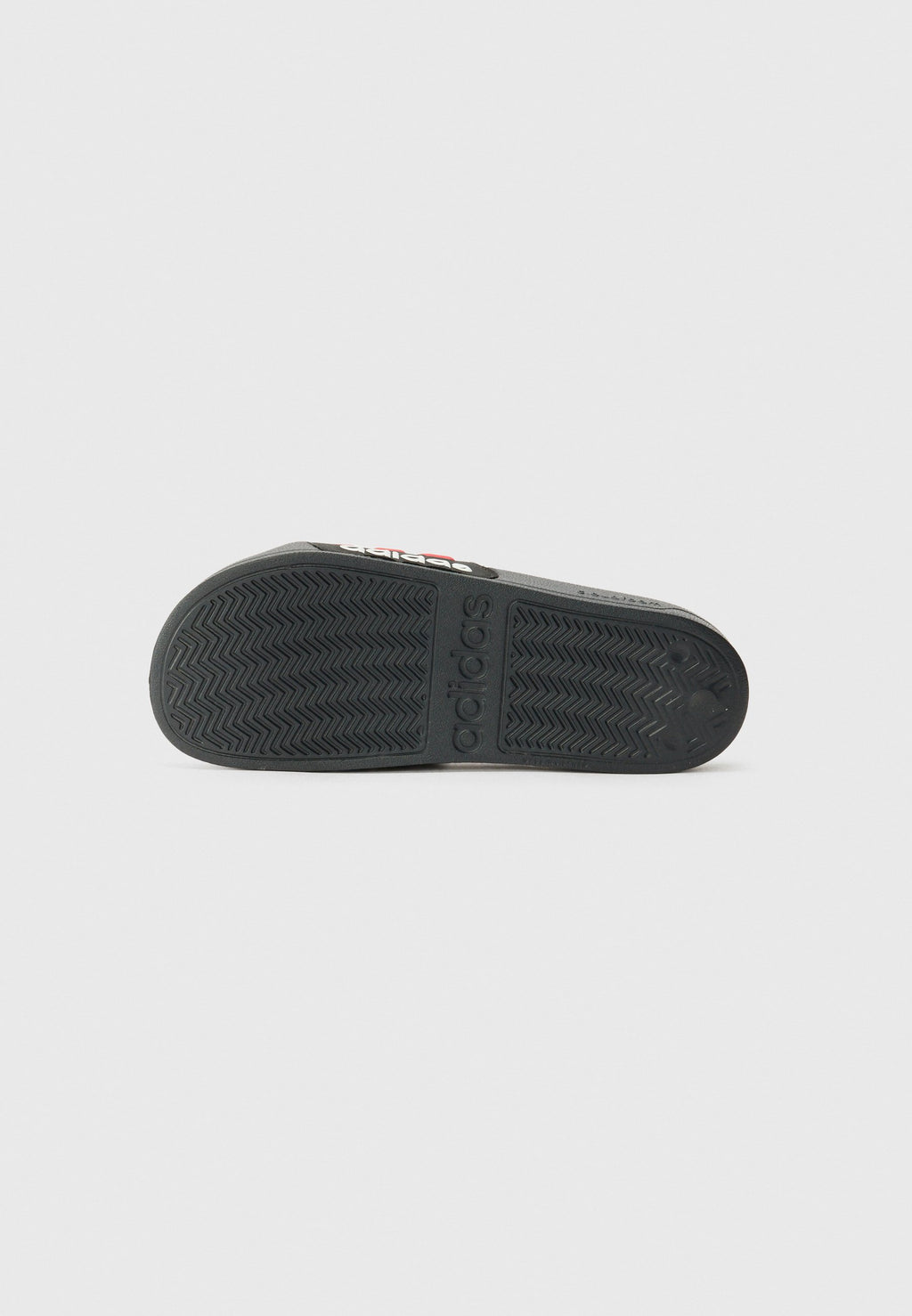 ADILETTE MANCHESTER UNITED UNISEX - نعال حمام - أسود أساسي/أحمر/أبيض