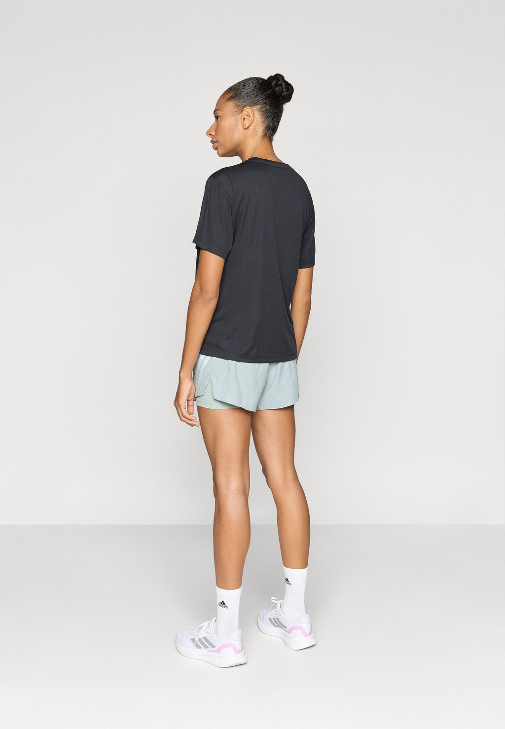 ADI365/// 2I1 W - 2-in-1 shorts - sage