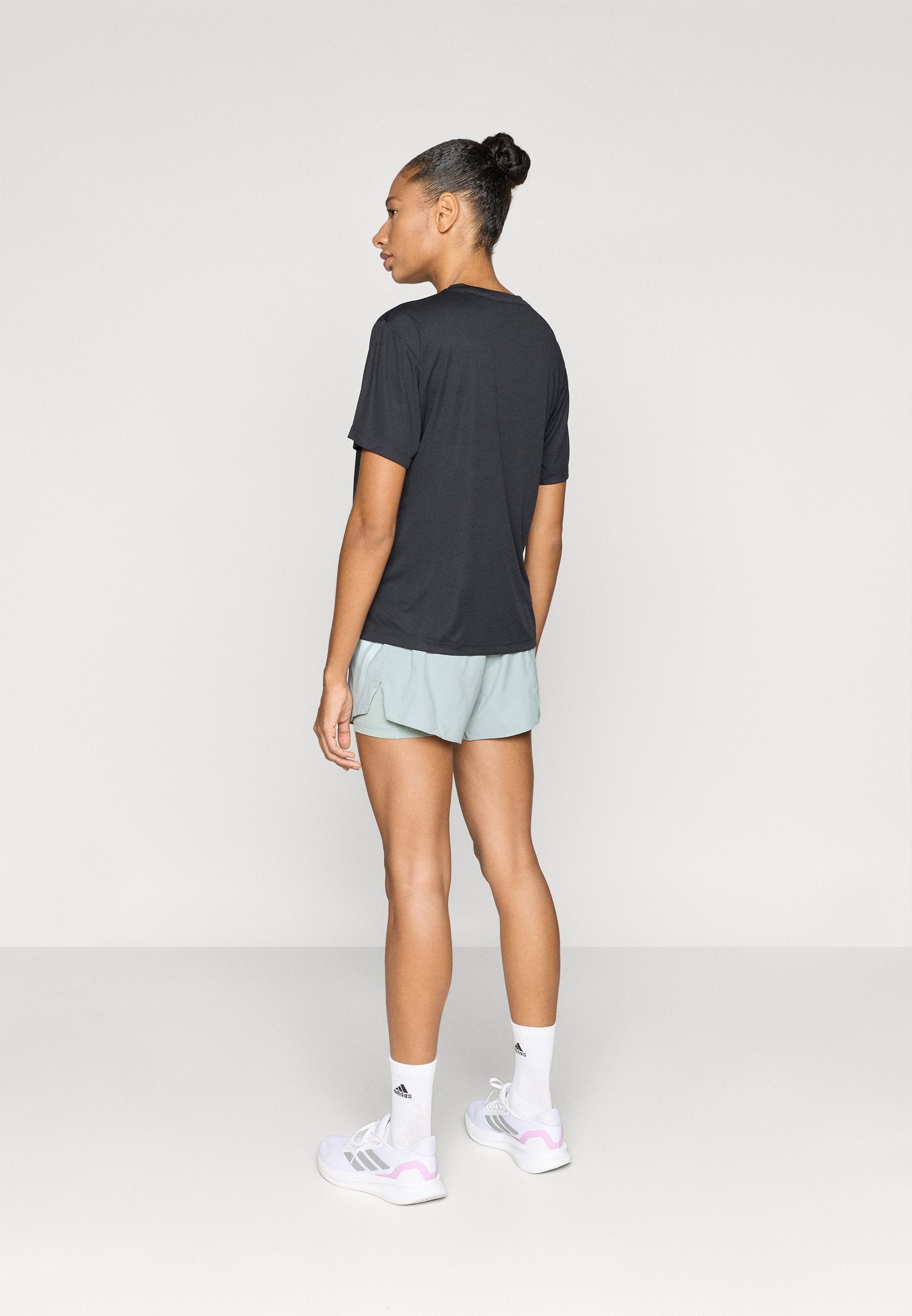 ADI365/// 2I1 W - 2-in-1 shorts - sage