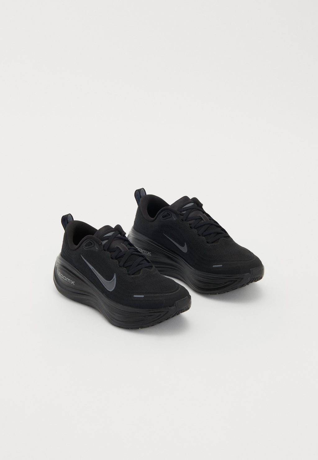 VOMERO PLUS - Road running shoes - black/dark smoke grey/metallic dark grey/cool grey