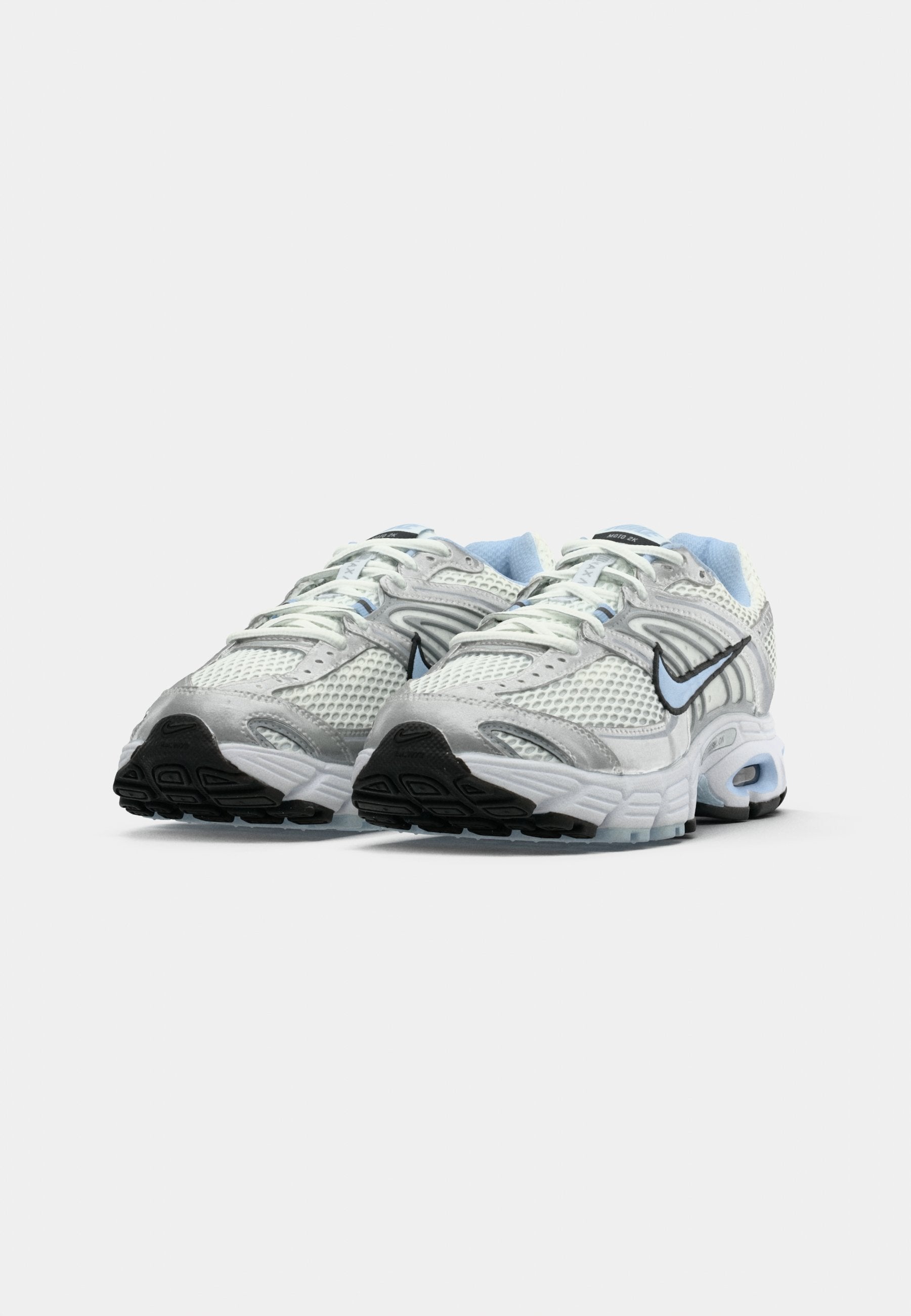 AIR MAX MOTO 2K - Trainers - white/hydrogen blue/metallic silver-coloured/black/flat silver-coloured