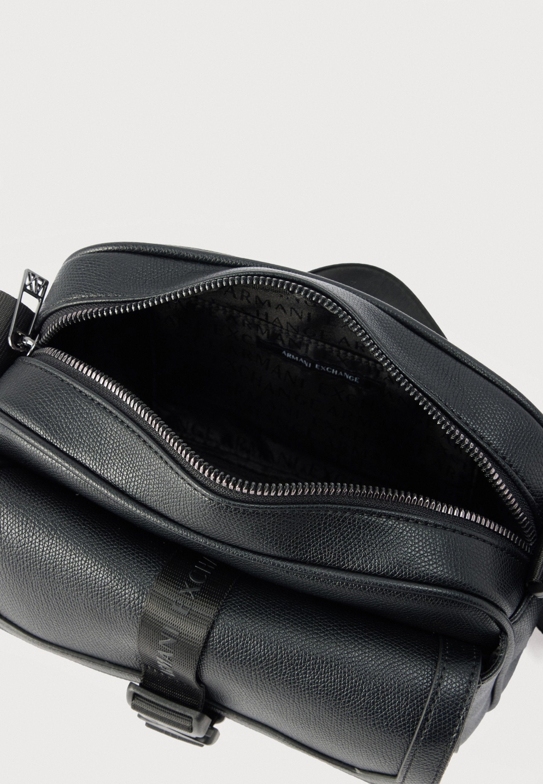 BROOKLYN MESSENGER UNISEX - Cross body bag - black